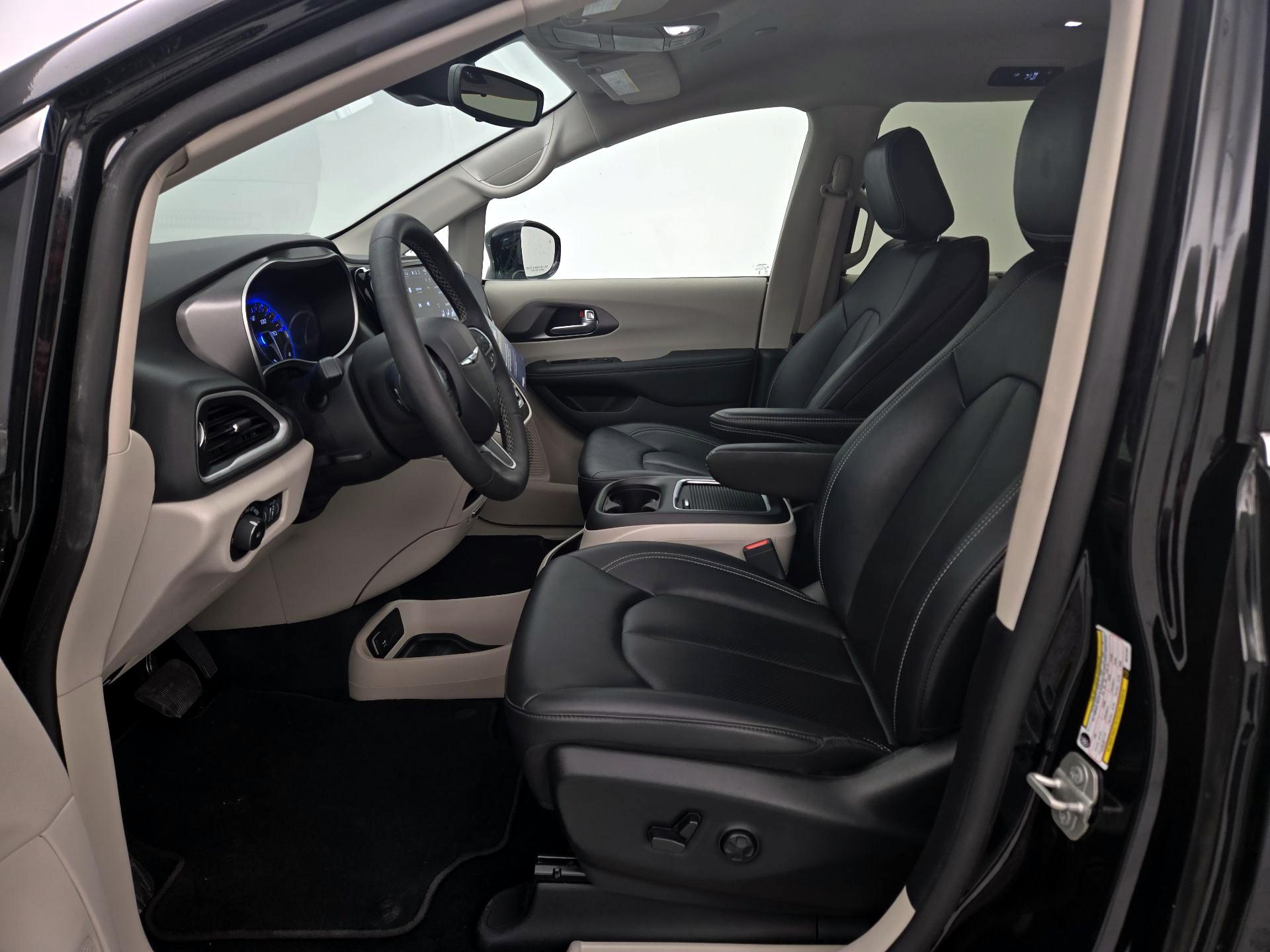 Thumbnail: 2024 Chrysler Pacifica - 11