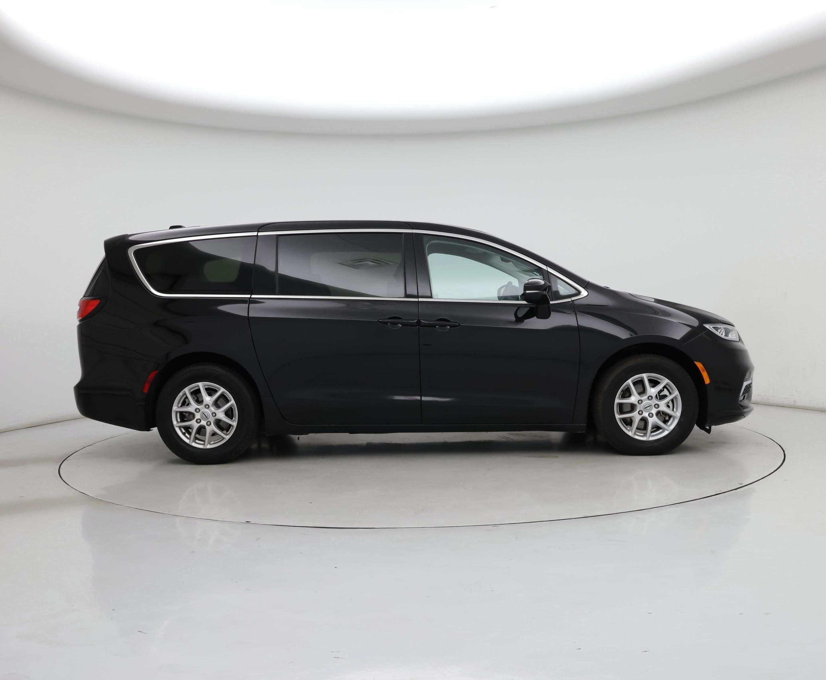 Thumbnail: 2024 Chrysler Pacifica - 7
