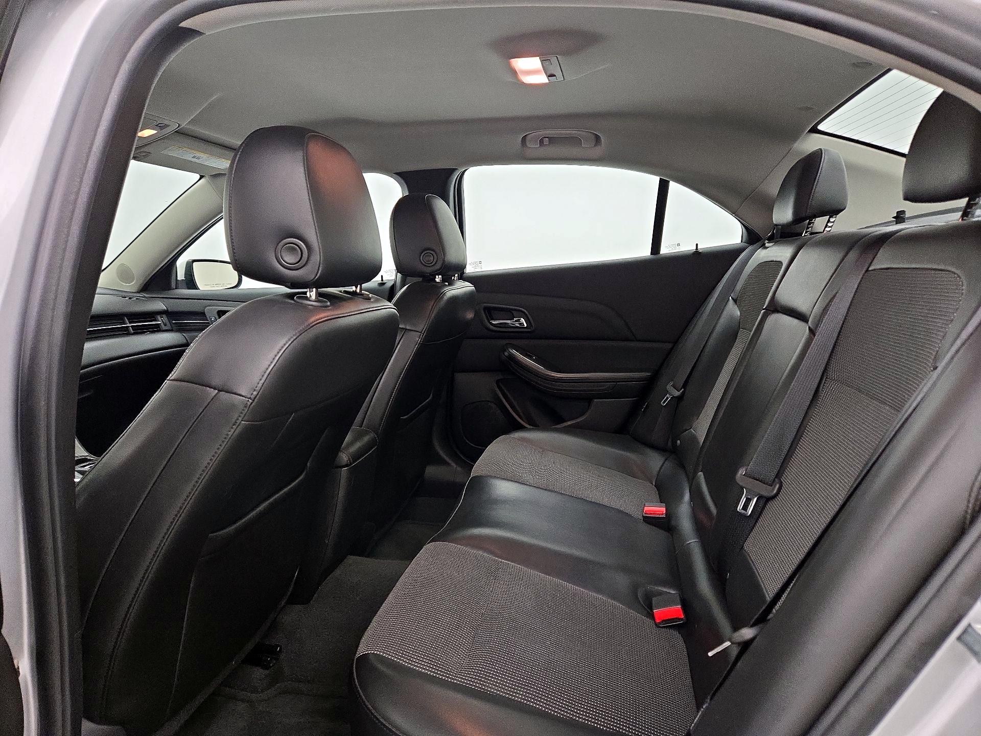 Thumbnail: 2016 Chevrolet Malibu - 18