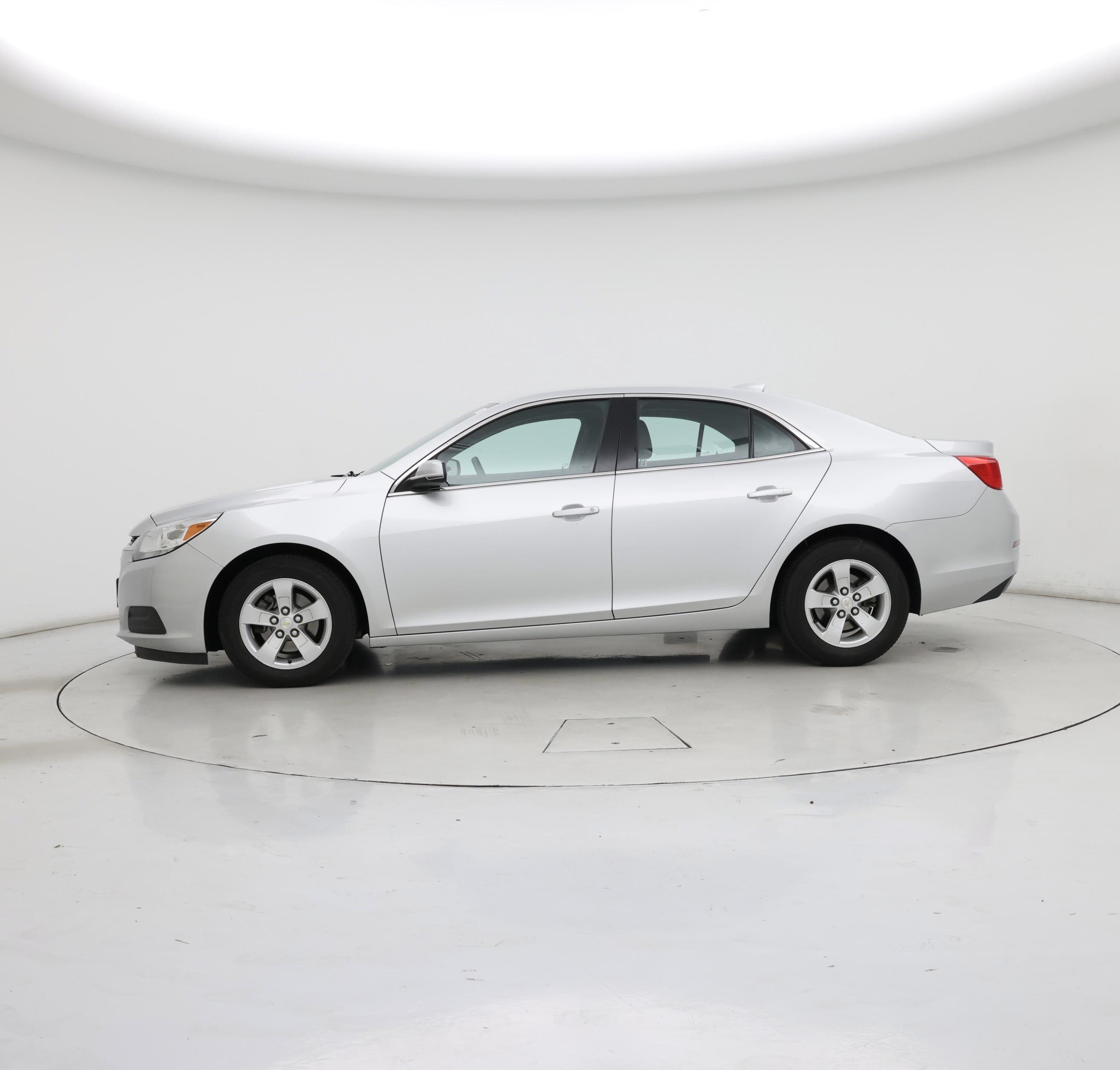 Thumbnail: 2016 Chevrolet Malibu - 3