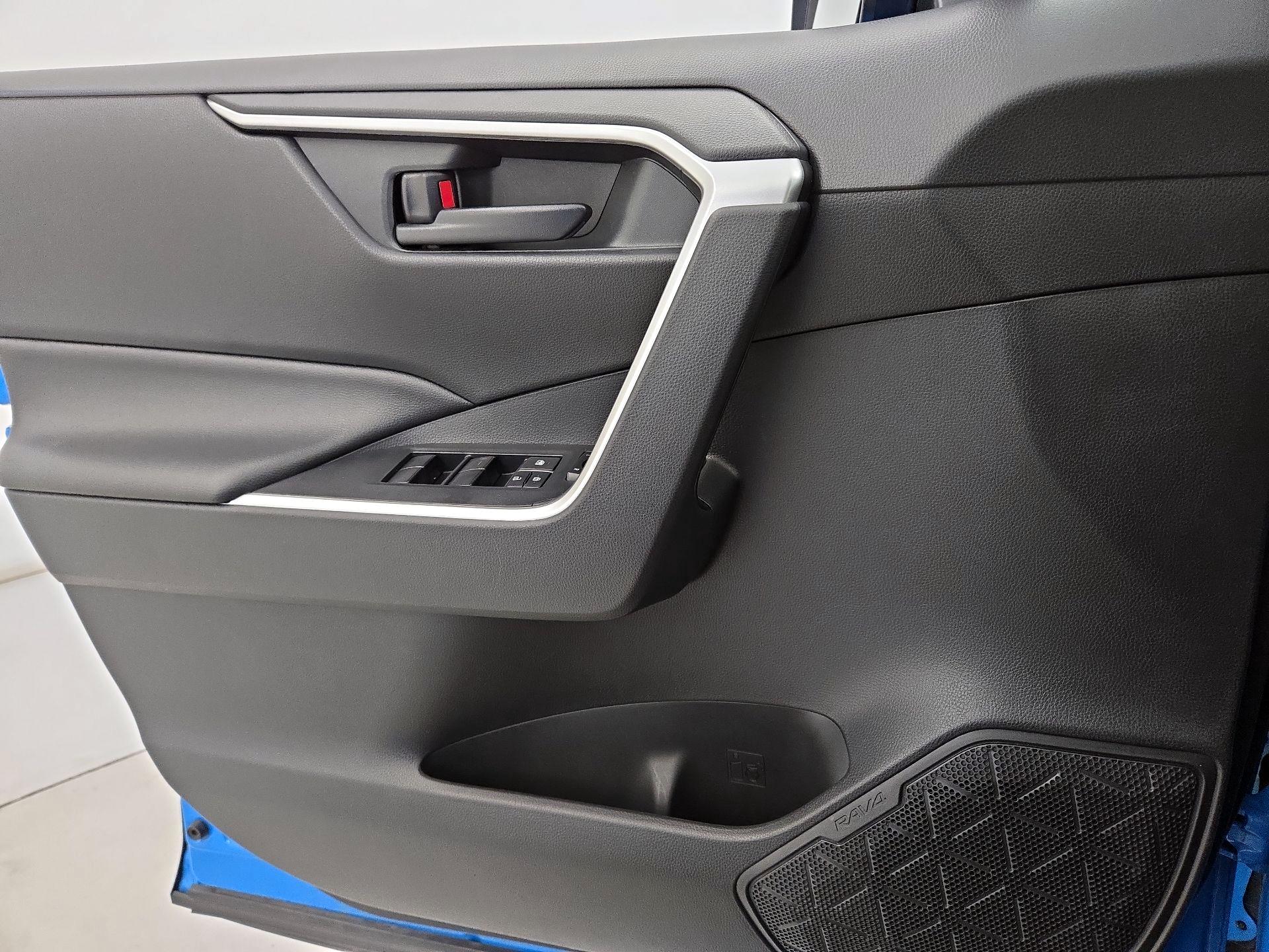 Thumbnail: 2019 Toyota RAV4 - 12