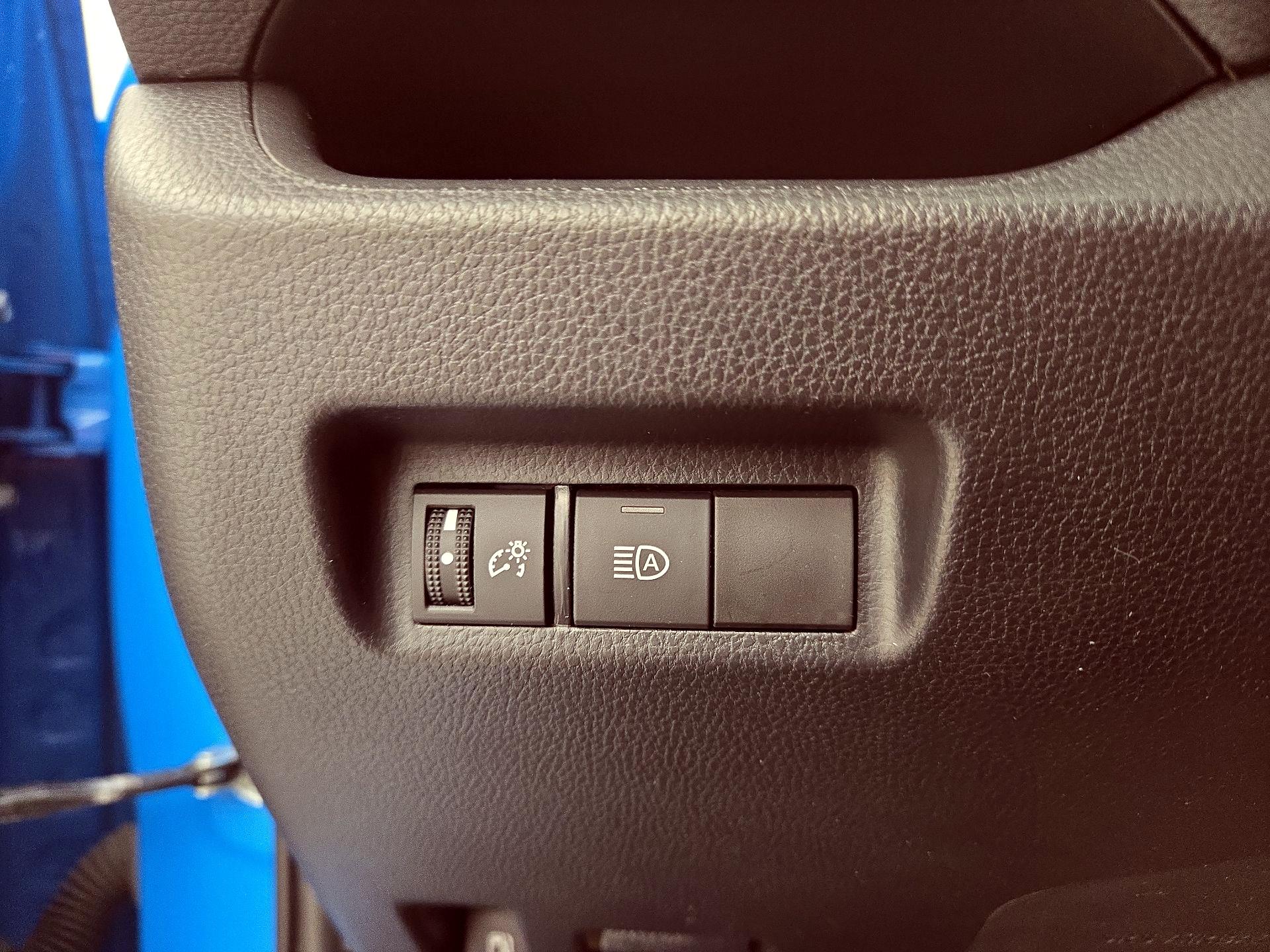 Thumbnail: 2019 Toyota RAV4 - 13