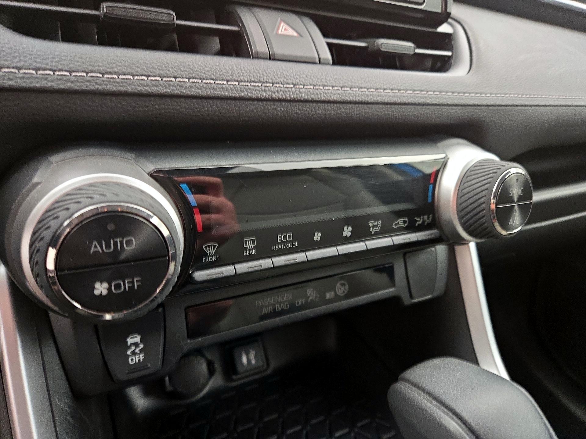 Thumbnail: 2019 Toyota RAV4 - 16