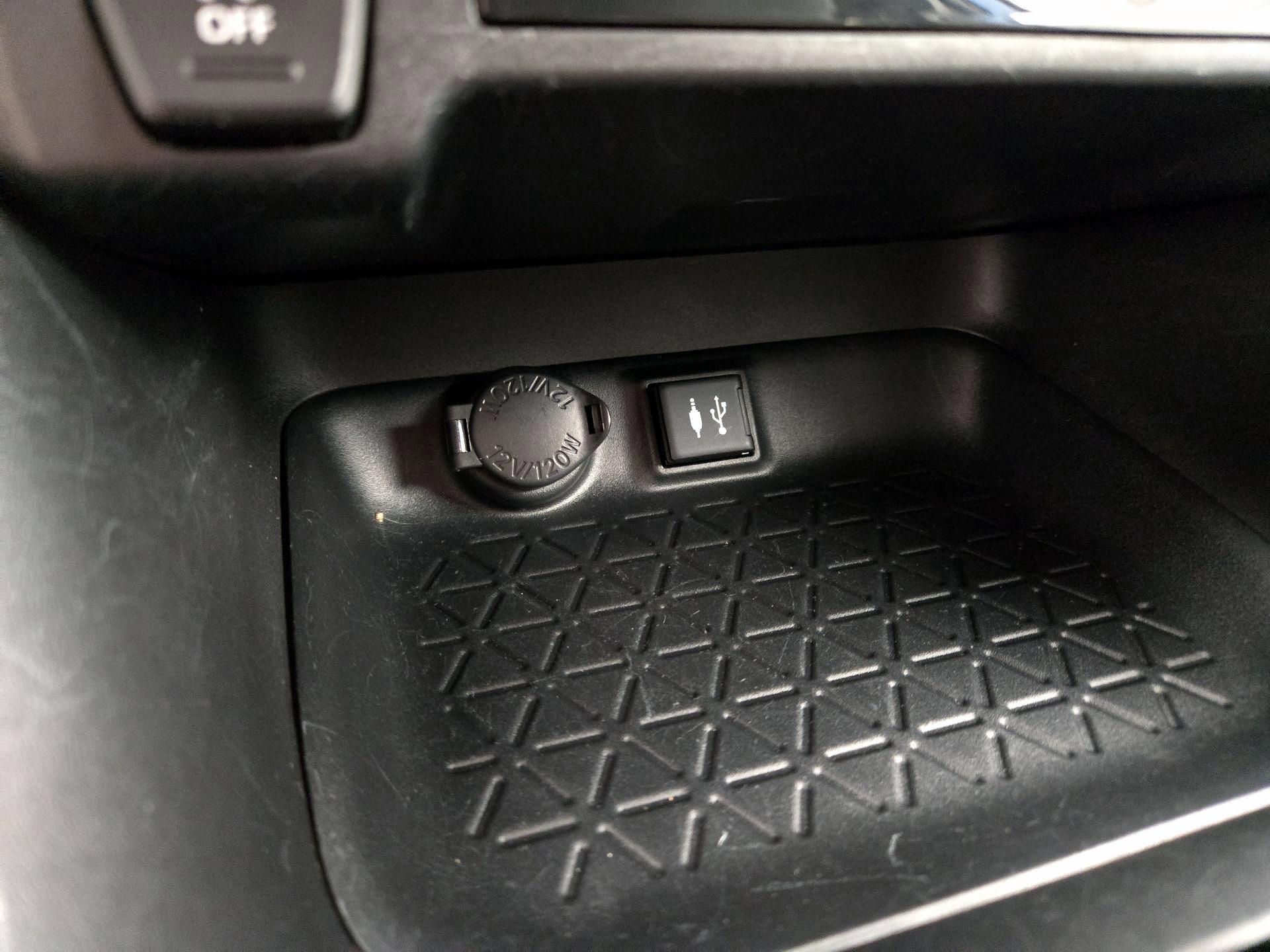 Thumbnail: 2019 Toyota RAV4 - 18