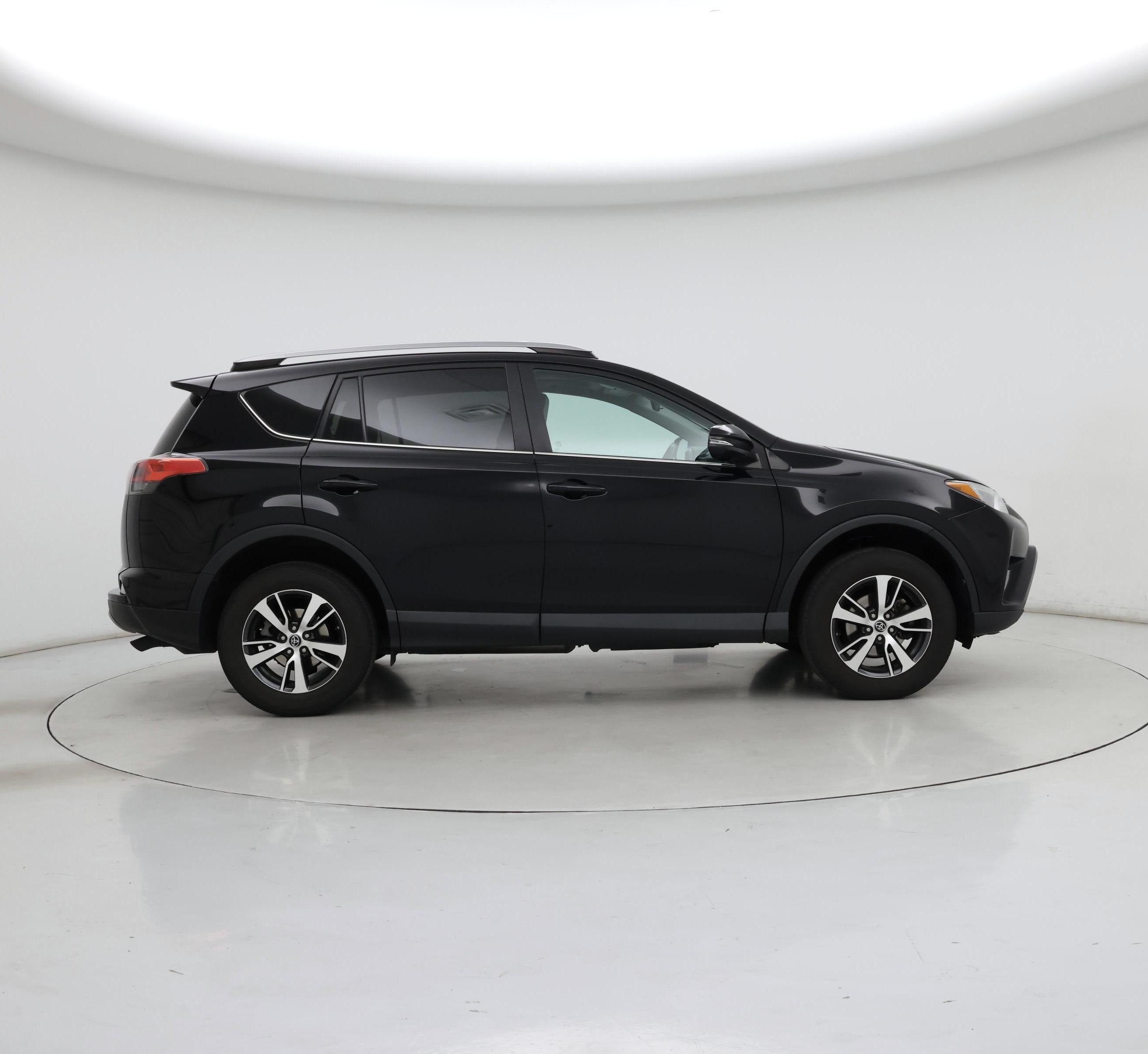 Thumbnail: 2017 Toyota RAV4 - 7