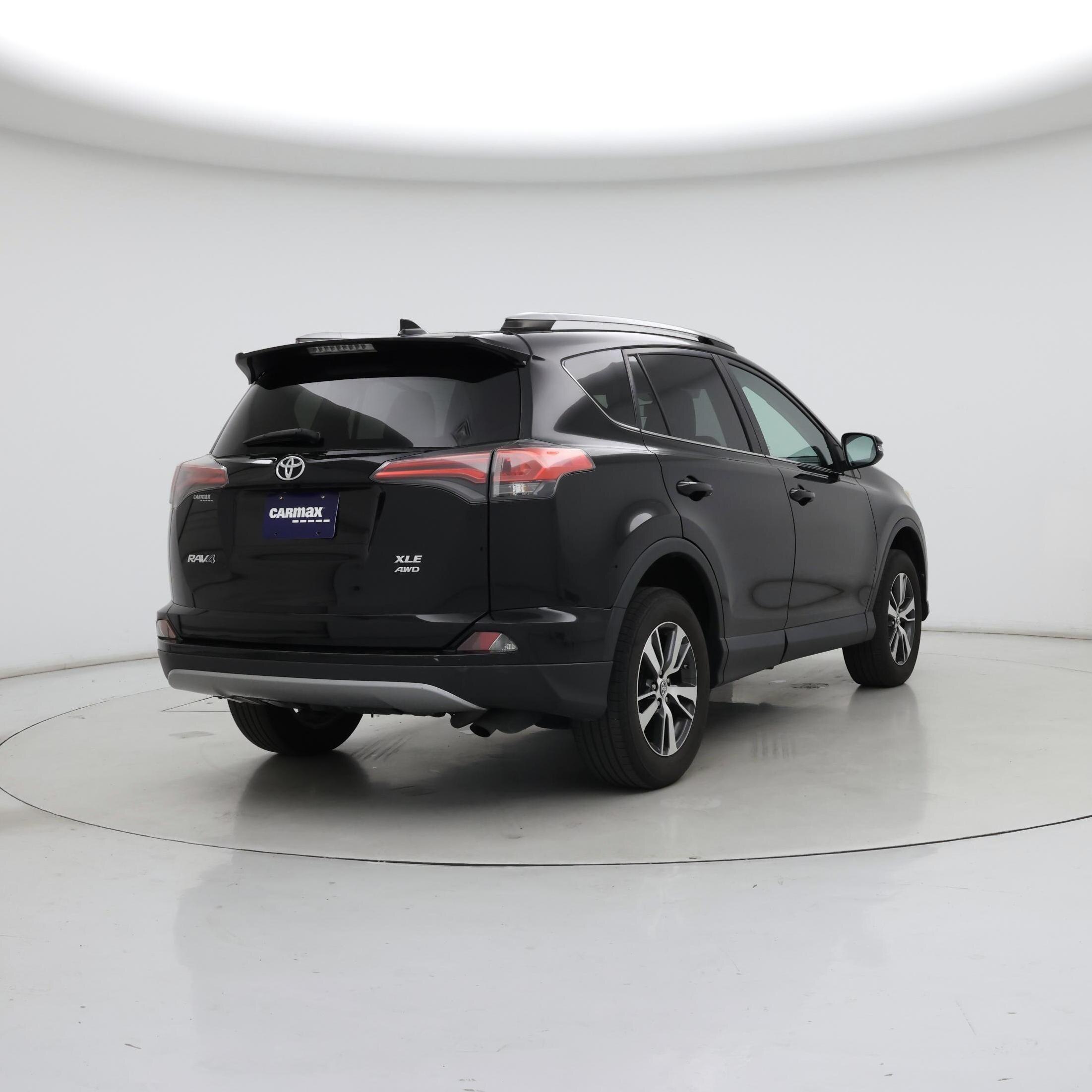 Thumbnail: 2017 Toyota RAV4 - 8