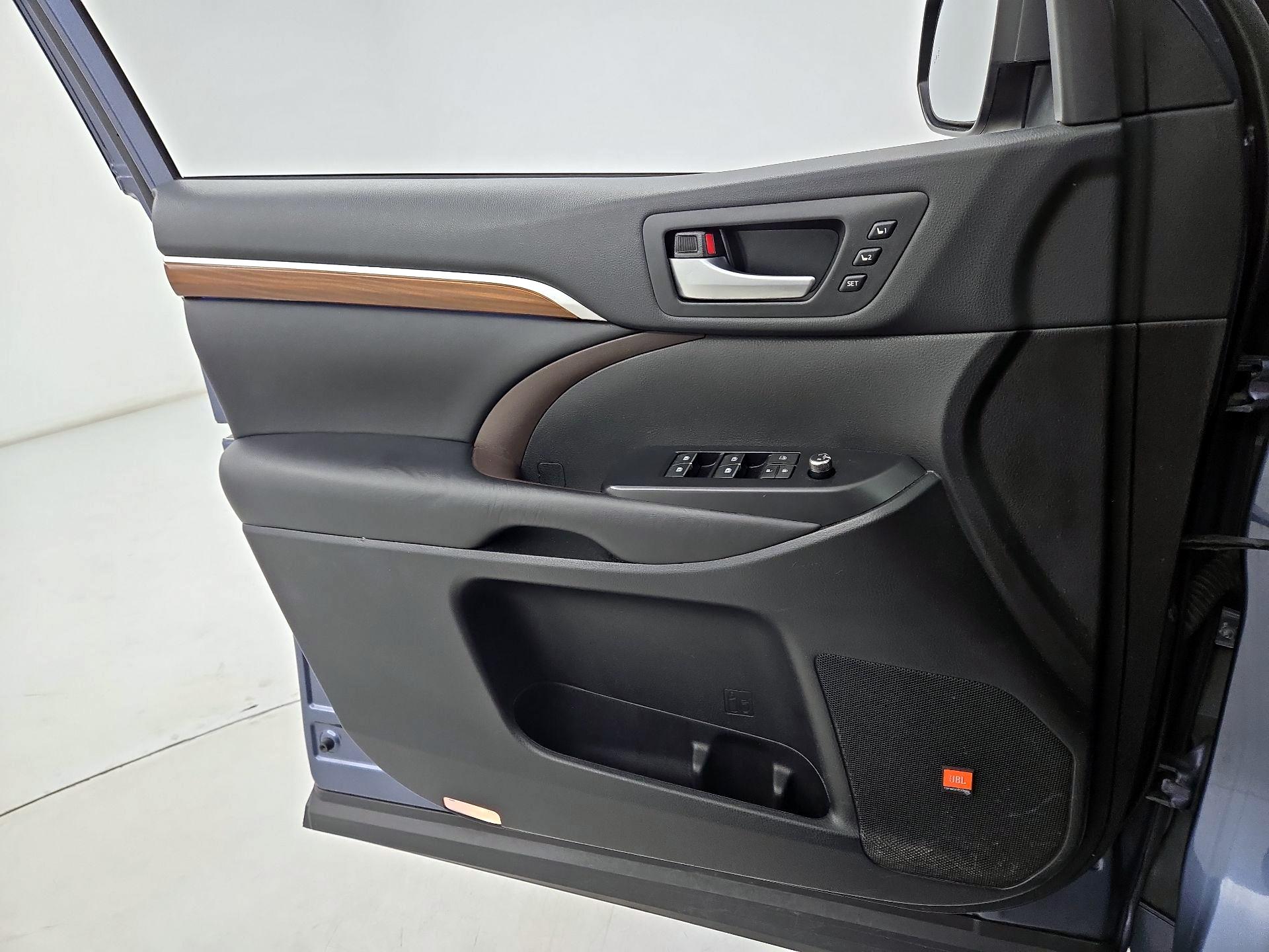 Thumbnail: 2018 Toyota Highlander - 12
