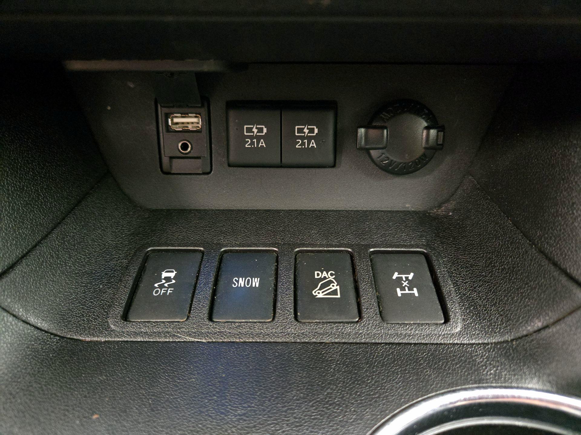 Thumbnail: 2018 Toyota Highlander - 18