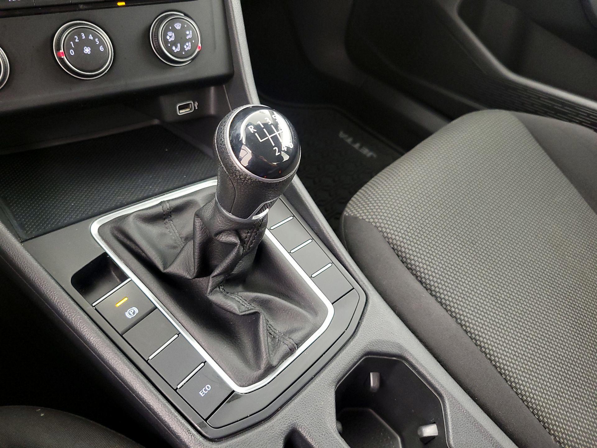 Thumbnail: 2019 Volkswagen Jetta - 17