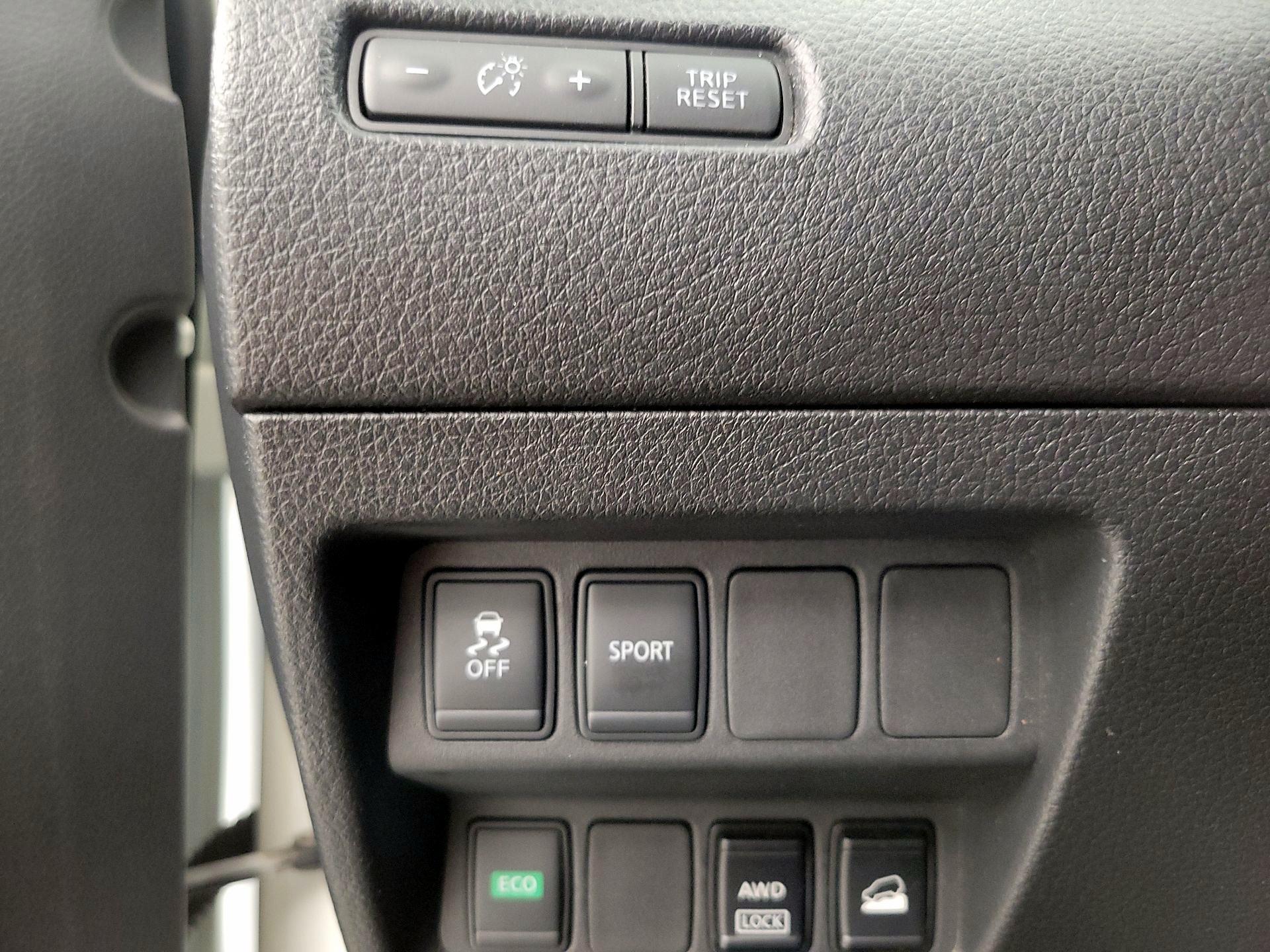 Thumbnail: 2016 Nissan Rogue - 13