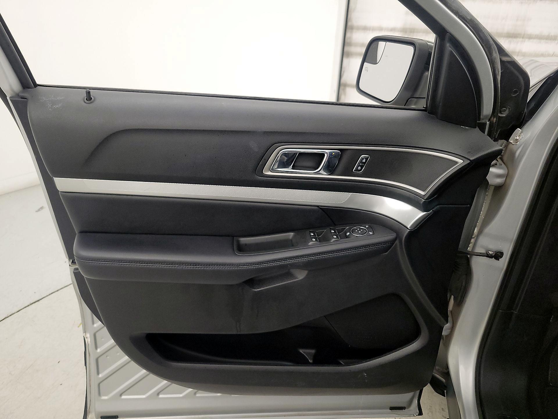 Thumbnail: 2017 Ford Explorer - 12