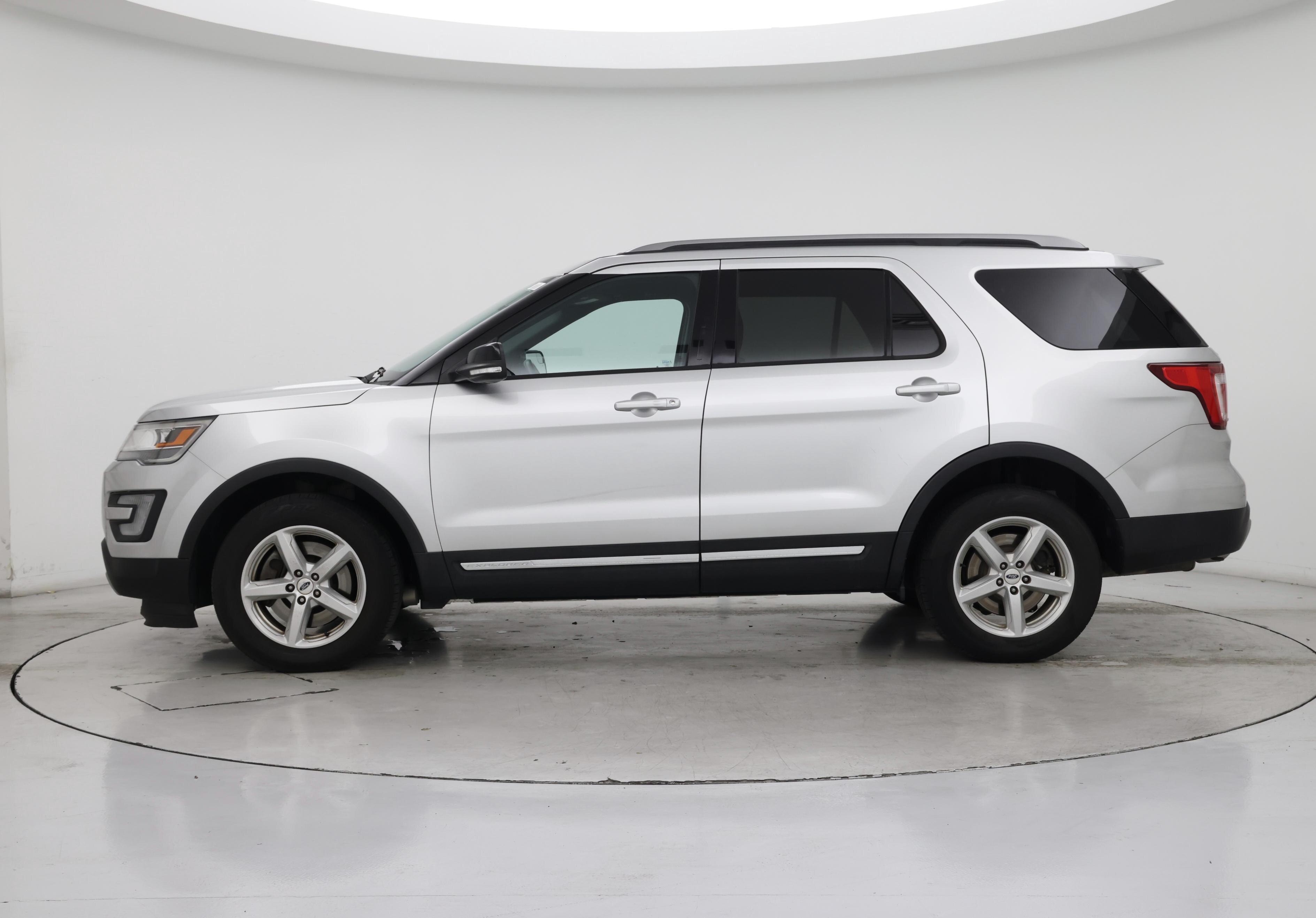 Thumbnail: 2017 Ford Explorer - 3