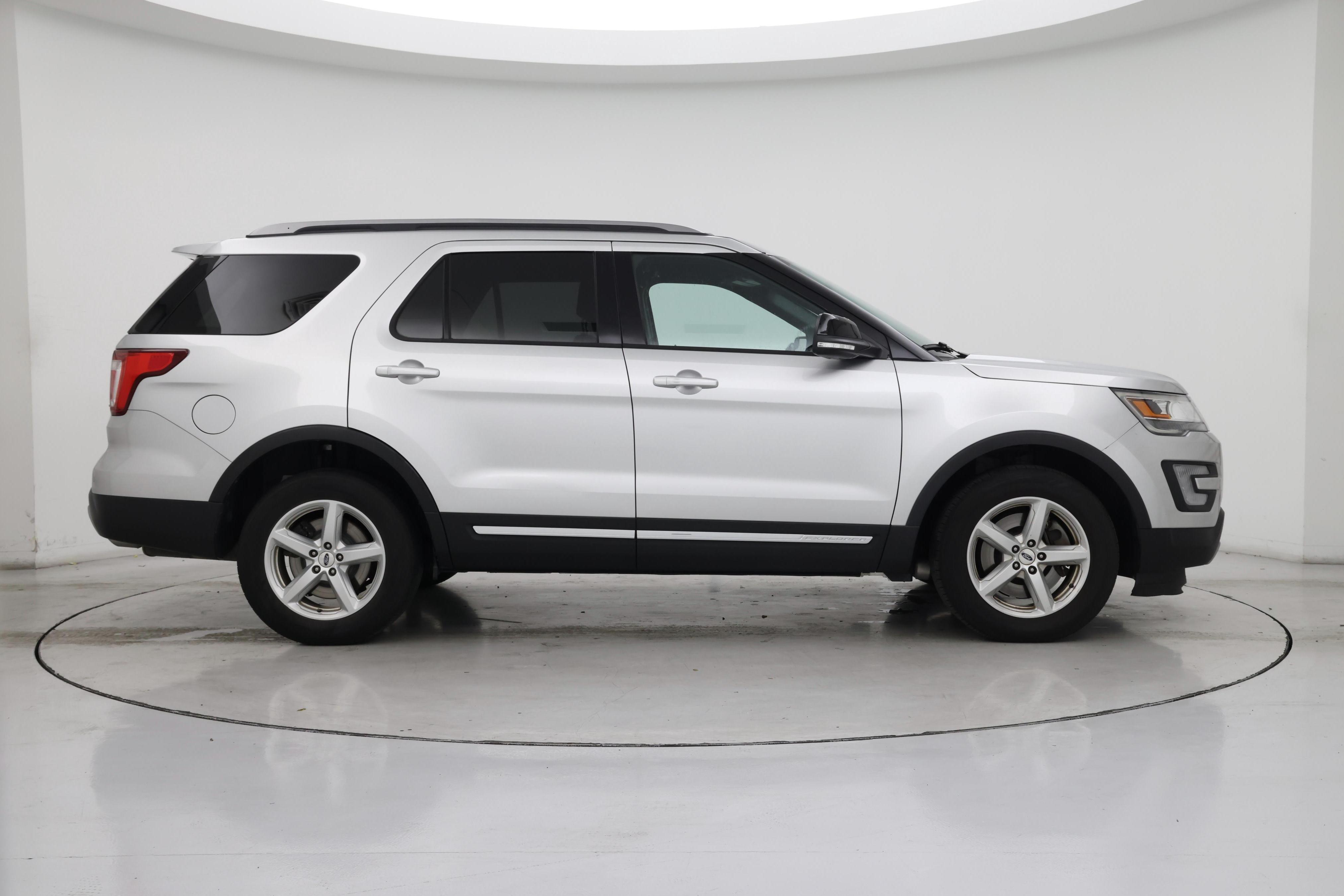 Thumbnail: 2017 Ford Explorer - 7