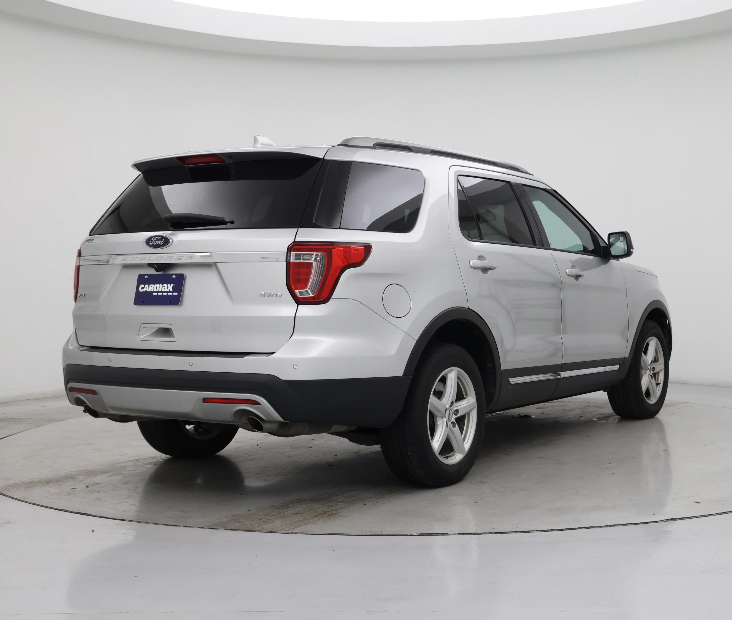 Thumbnail: 2017 Ford Explorer - 8