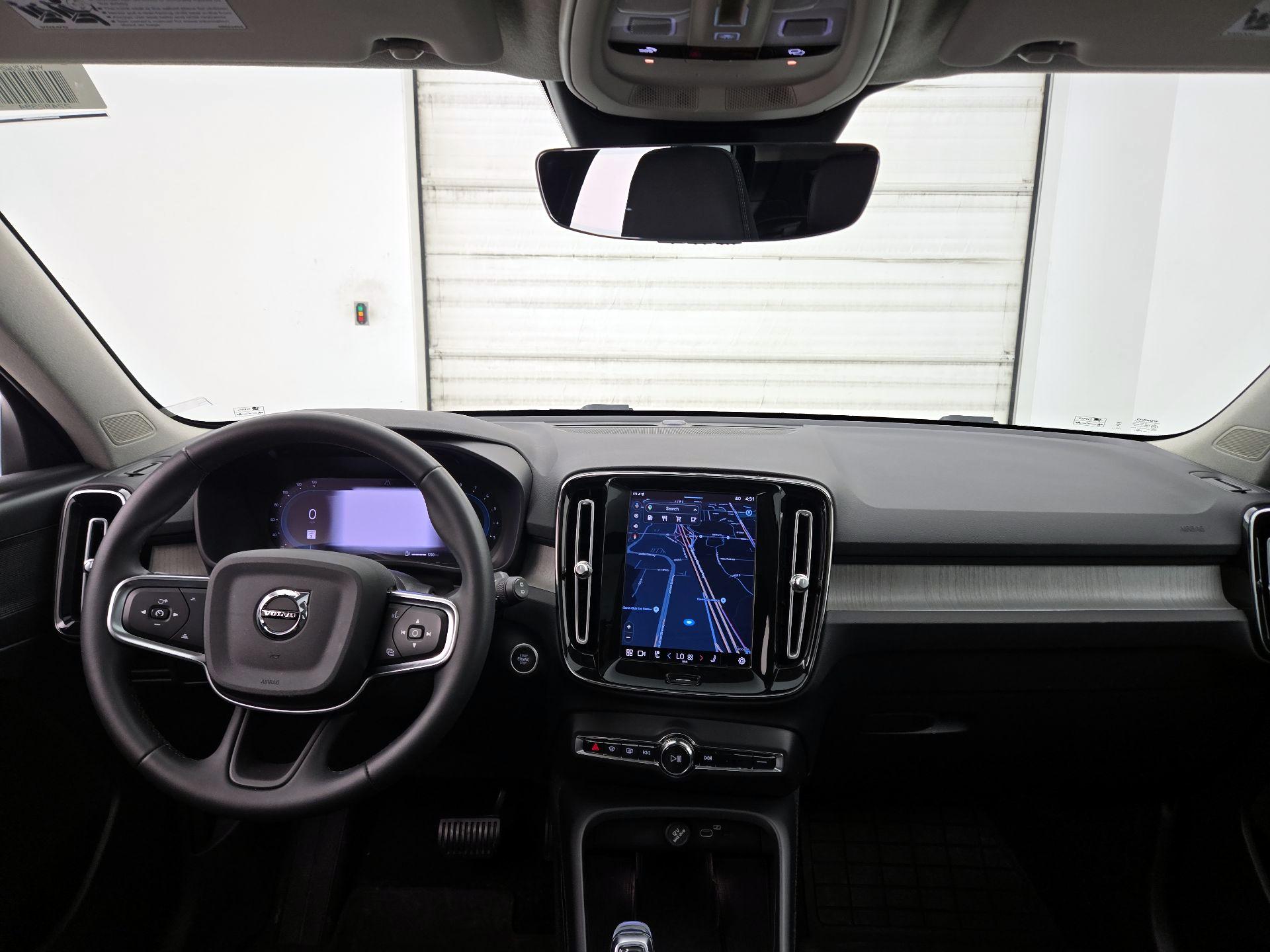 Thumbnail: 2023 Volvo XC40 - 9