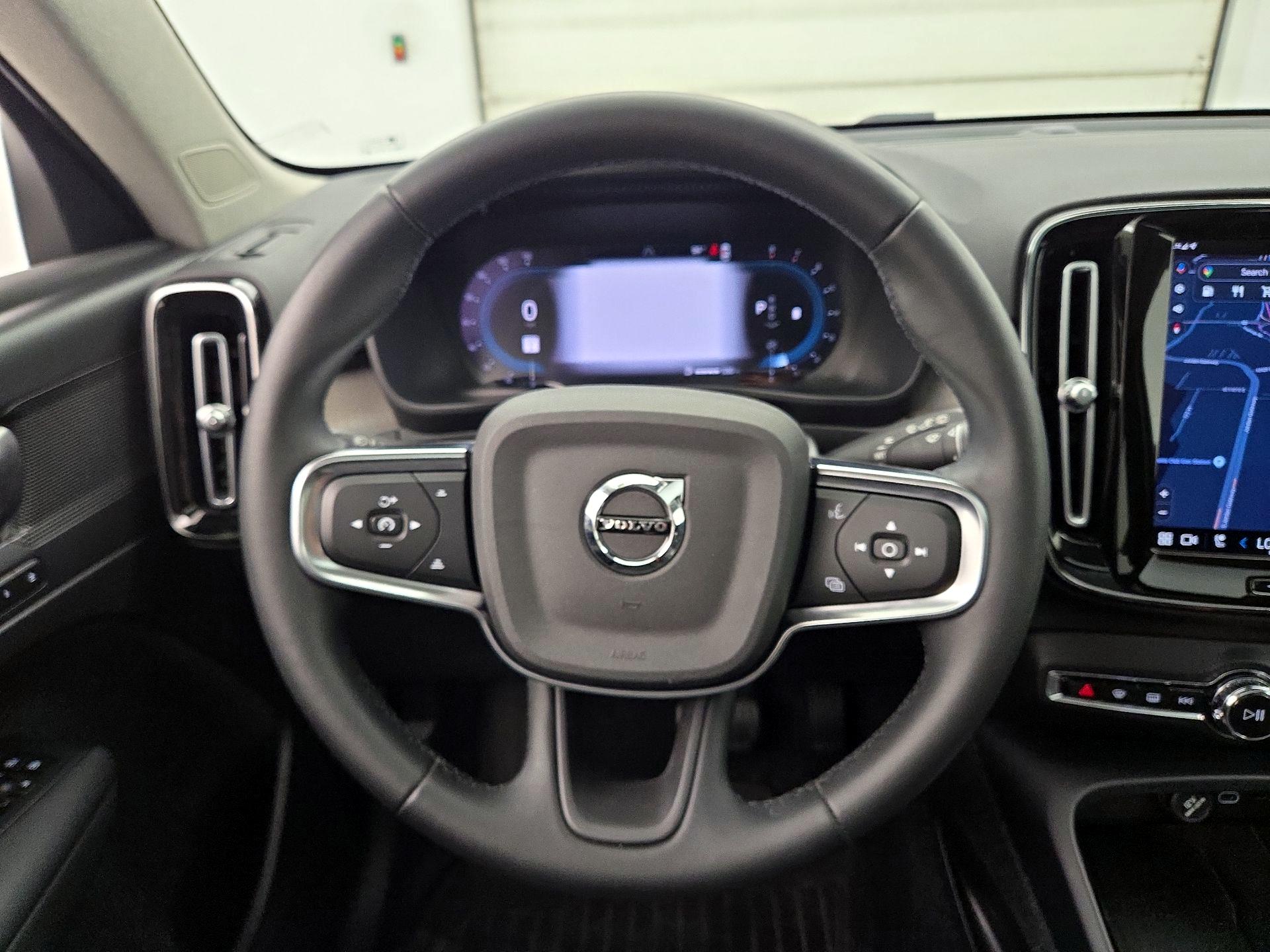 Thumbnail: 2023 Volvo XC40 - 10