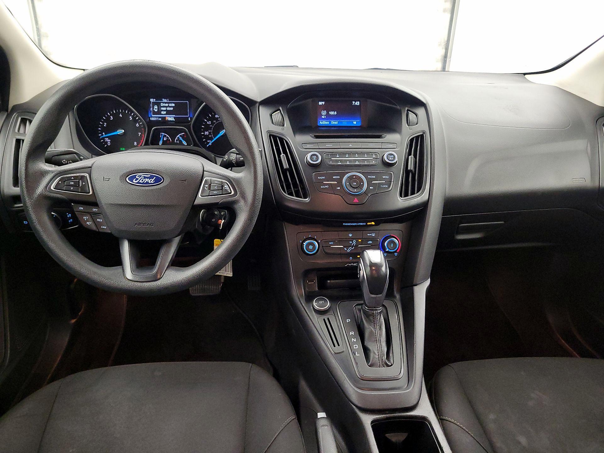 Thumbnail: 2015 Ford Focus - 9