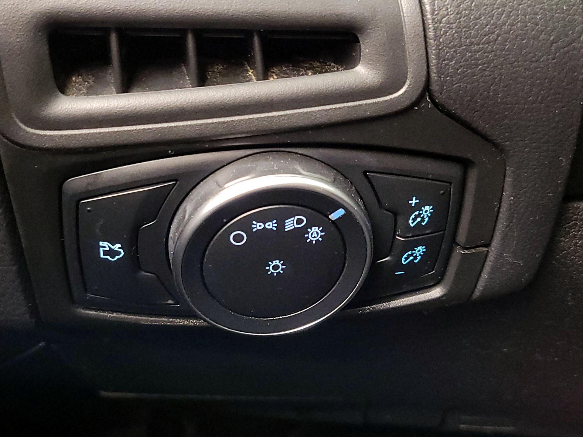 Thumbnail: 2015 Ford Focus - 13