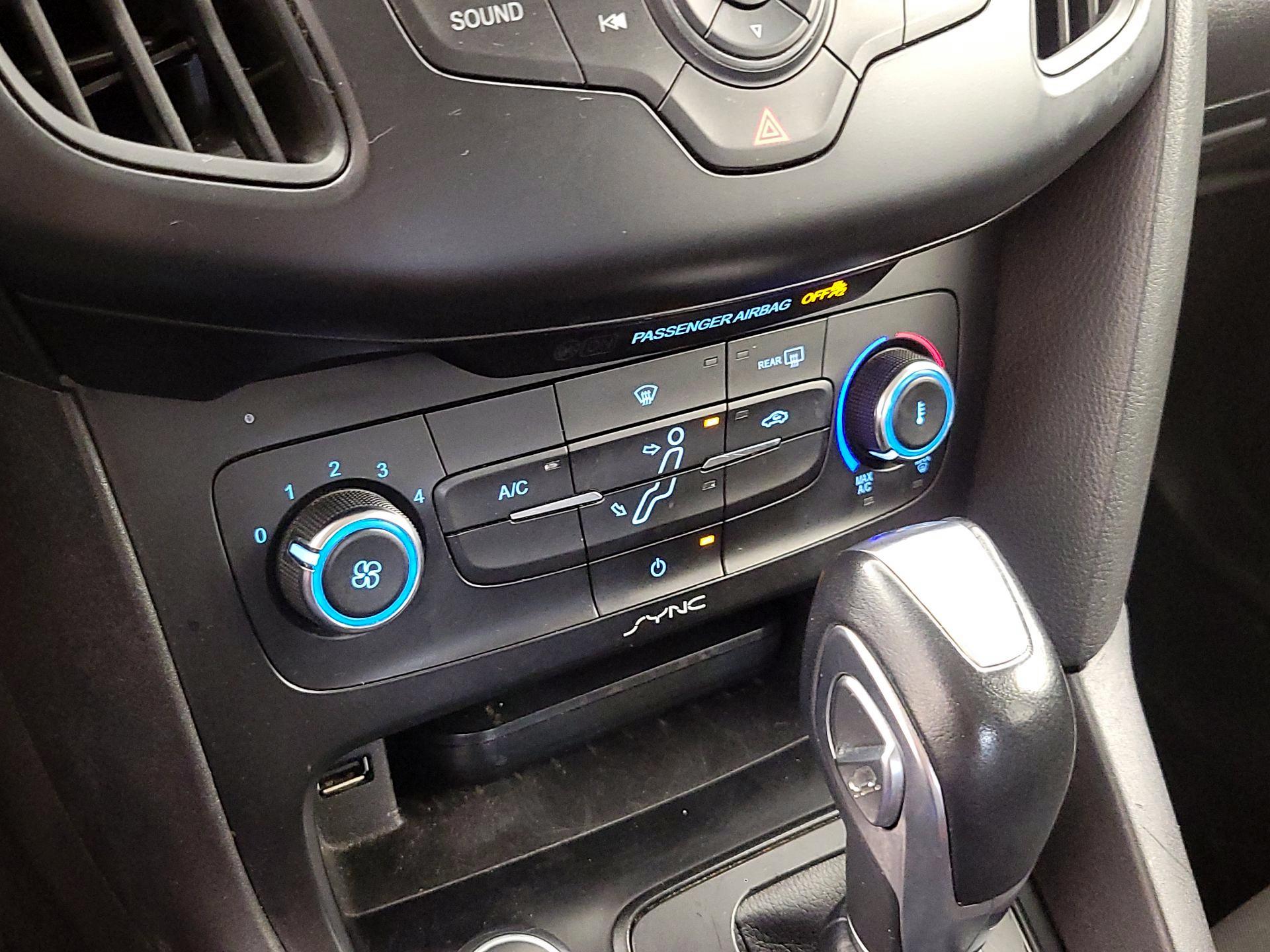 Thumbnail: 2015 Ford Focus - 16