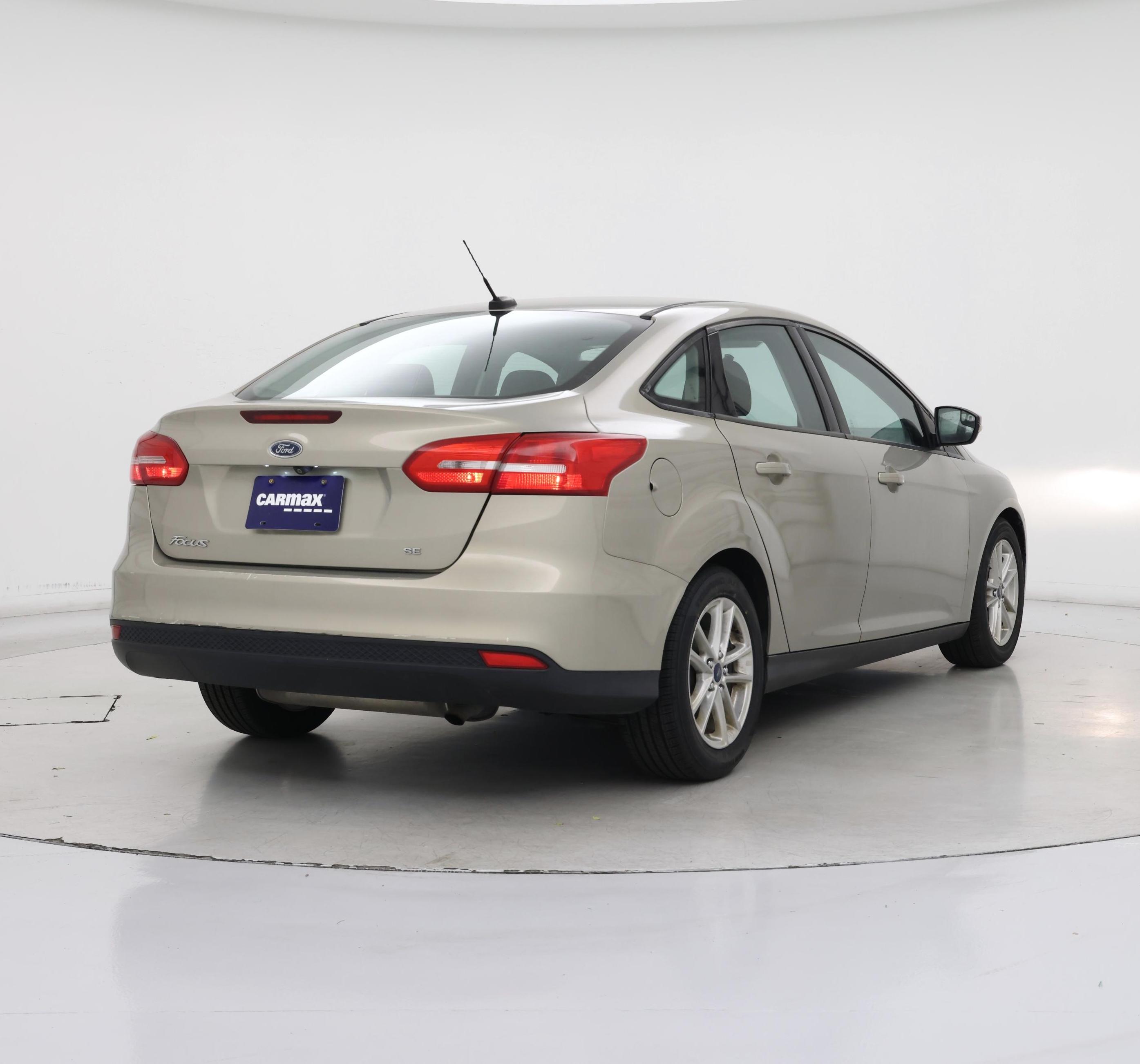 Thumbnail: 2015 Ford Focus - 8