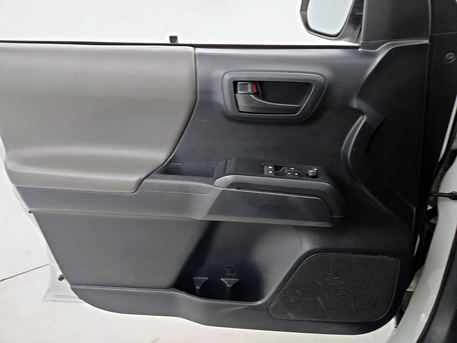 Thumbnail: 2019 Toyota Tacoma - 12