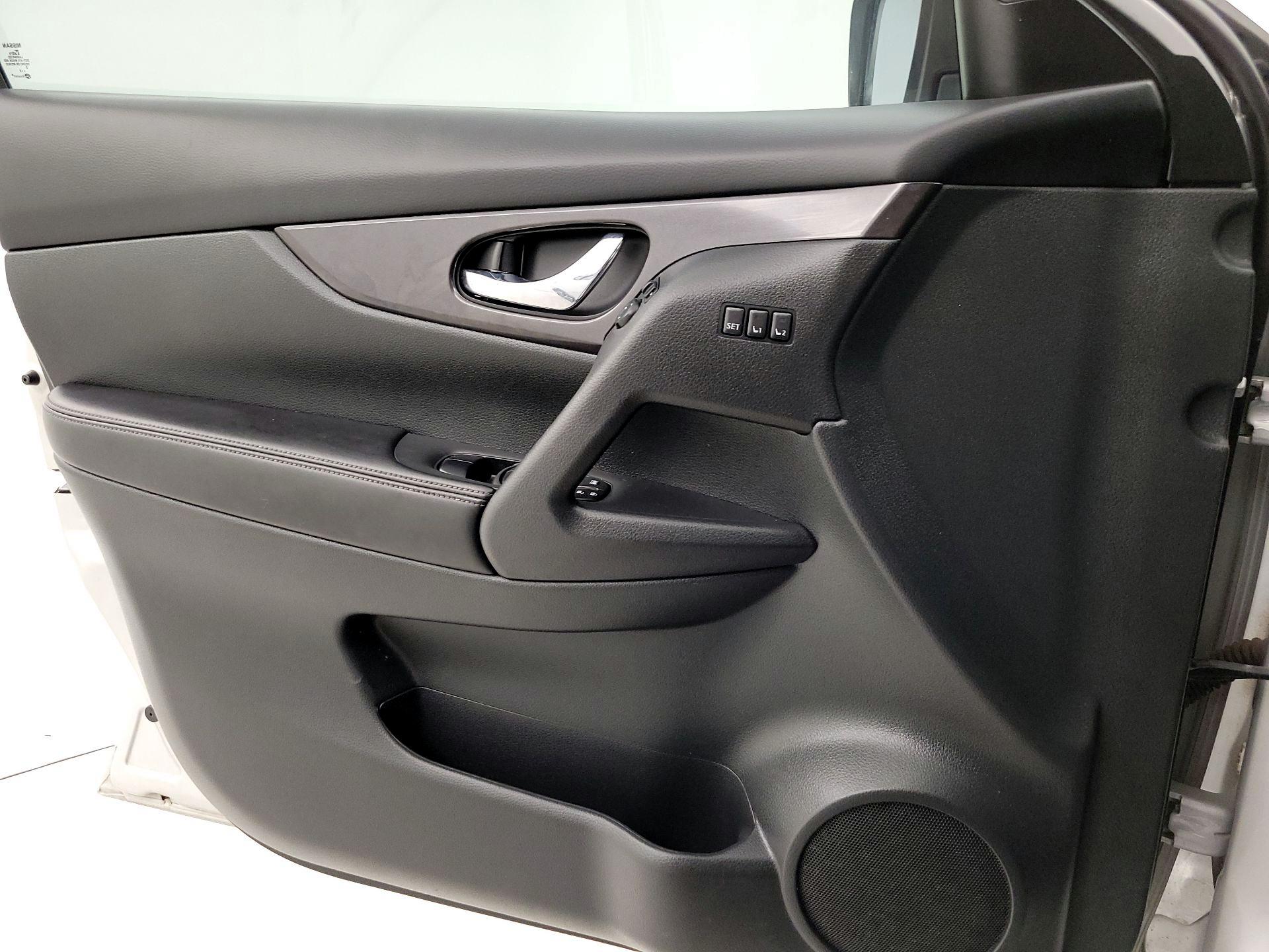Thumbnail: 2019 Nissan Rogue - 12