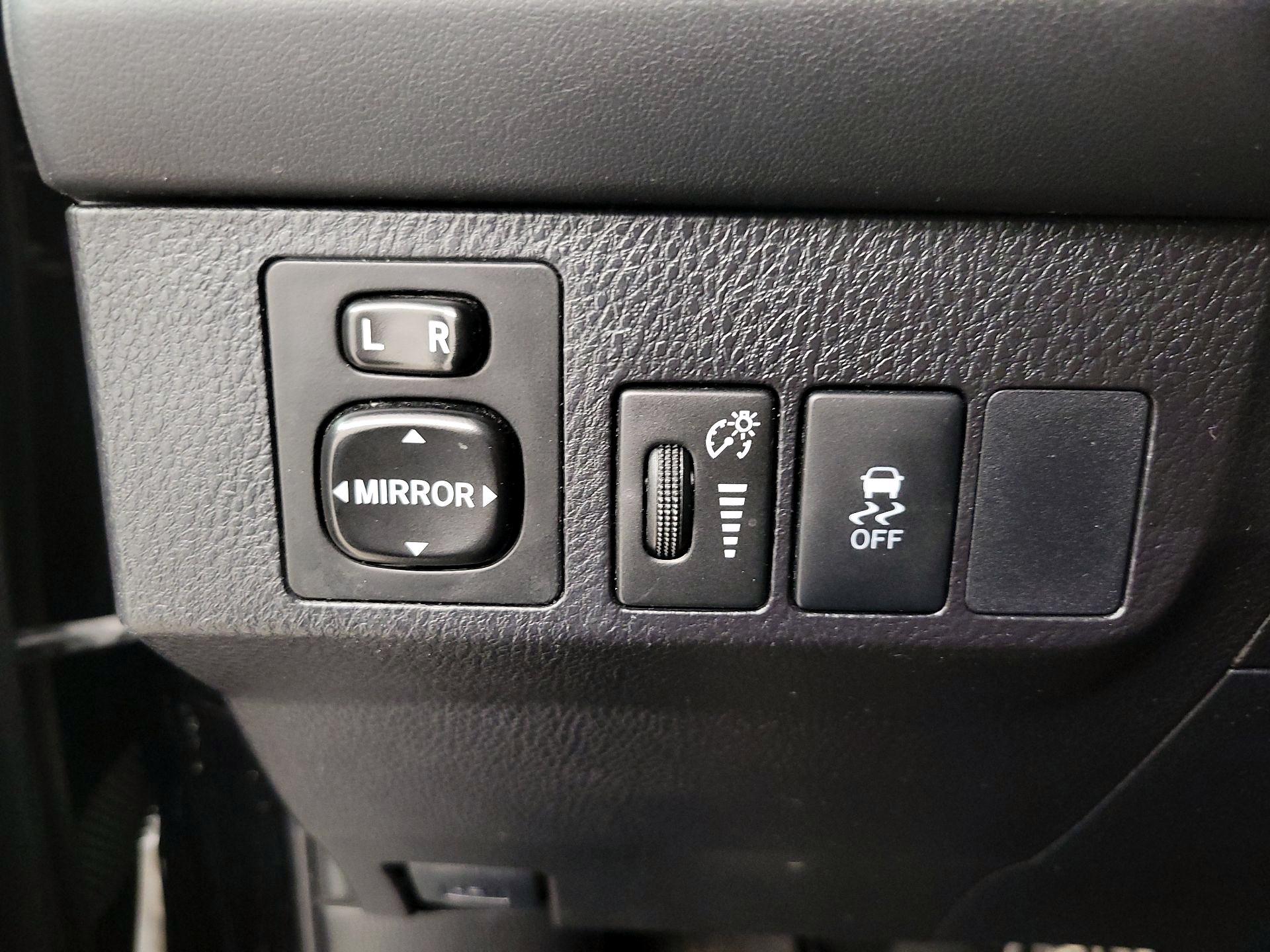 Thumbnail: 2015 Toyota RAV4 - 13