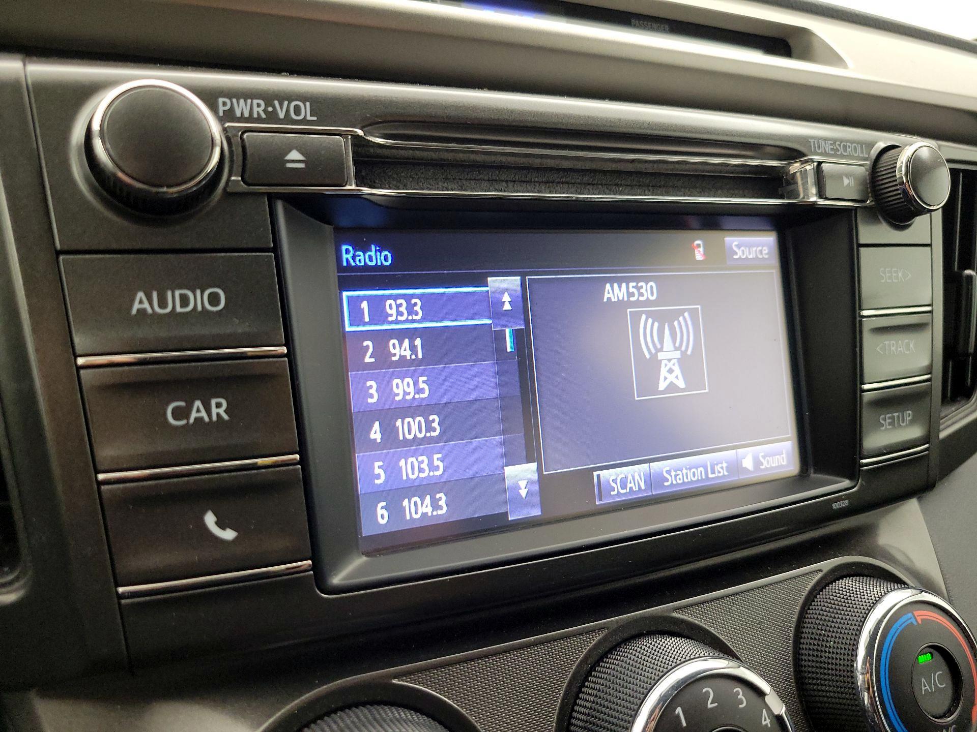 Thumbnail: 2015 Toyota RAV4 - 15