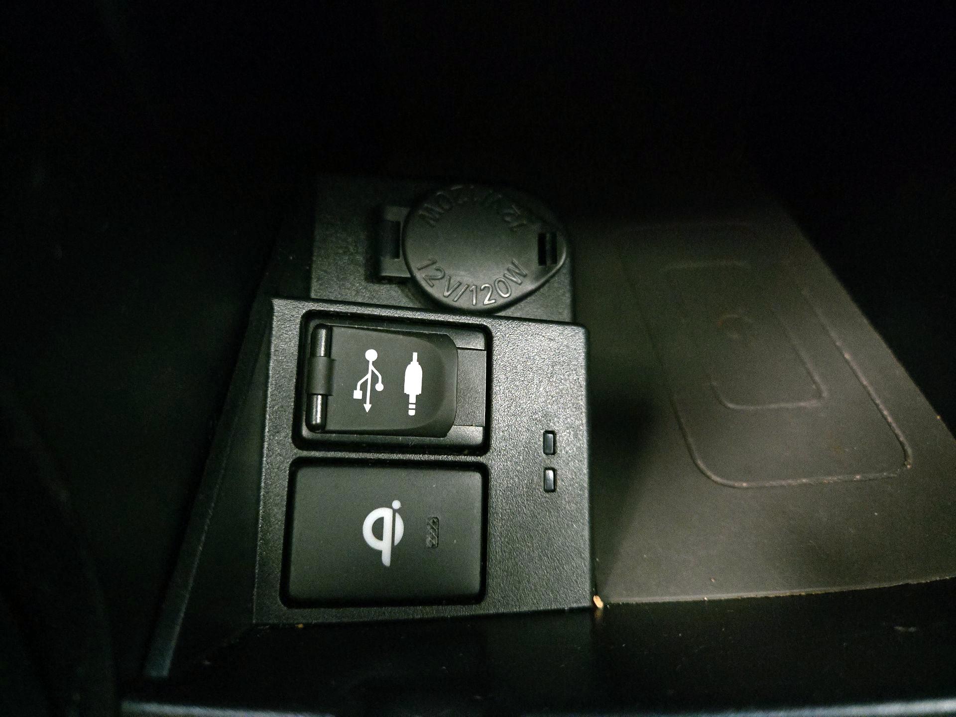 Thumbnail: 2016 Toyota Camry - 18
