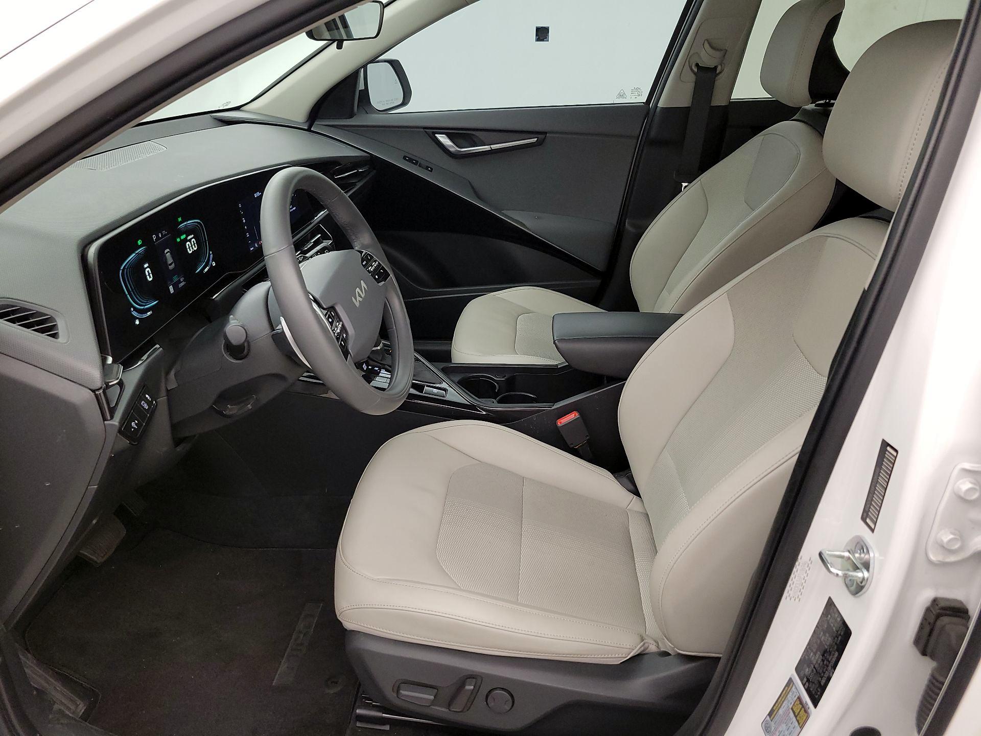 Thumbnail: 2023 Kia Niro - 11