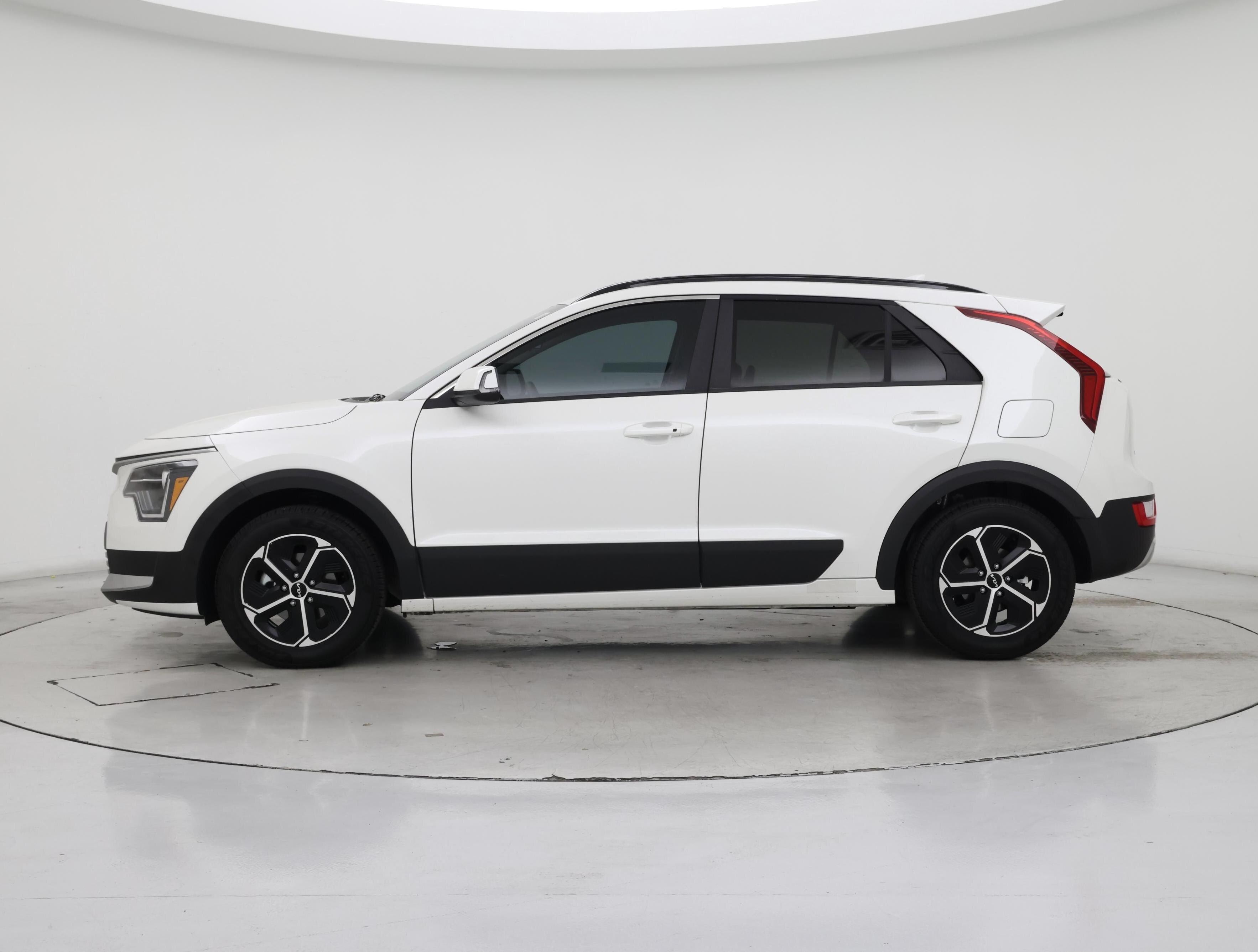 Thumbnail: 2023 Kia Niro - 3