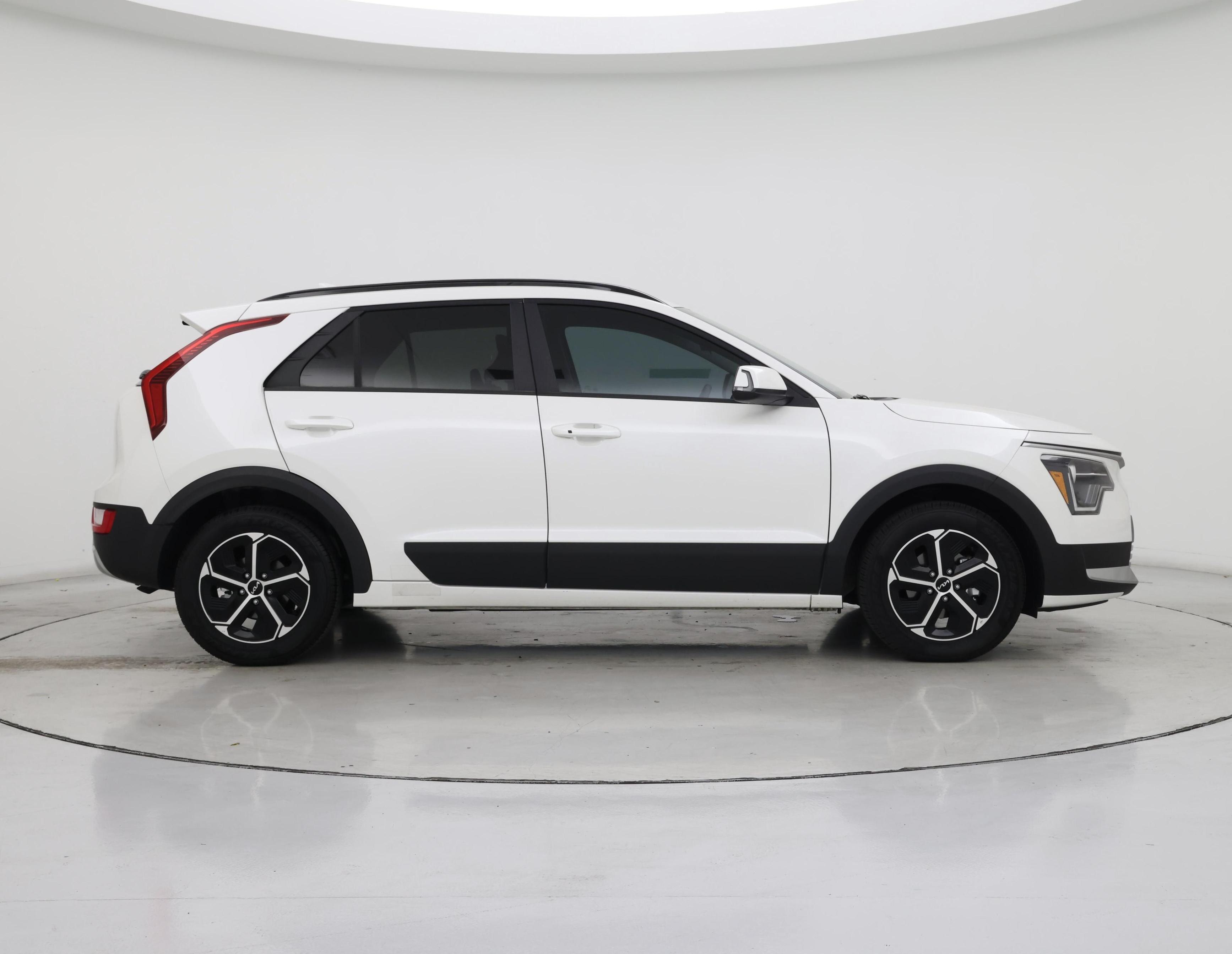 Thumbnail: 2023 Kia Niro - 7