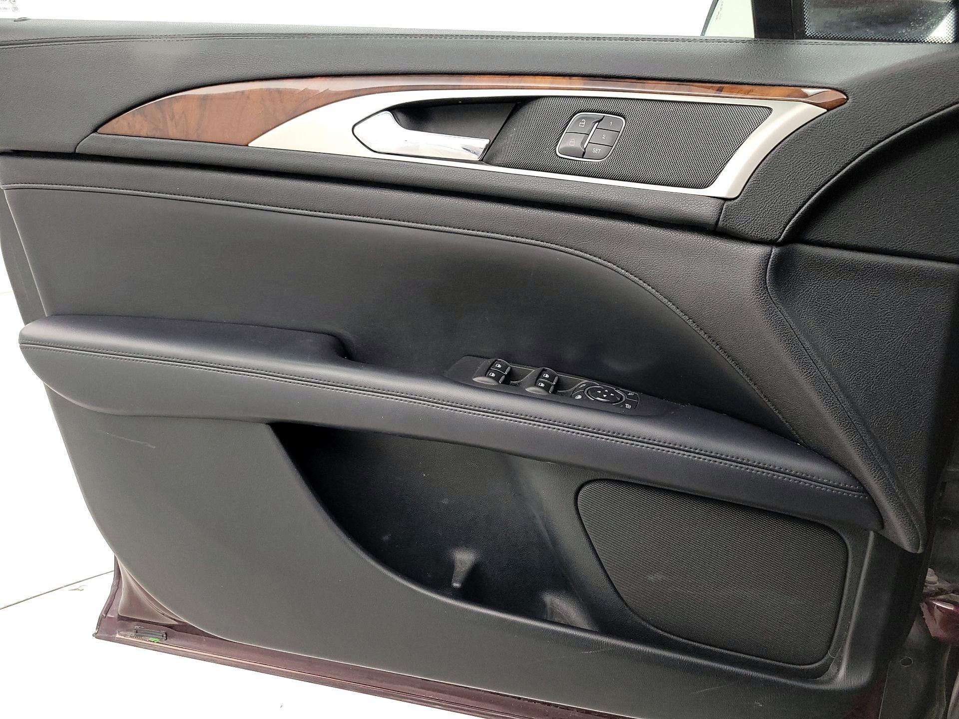 Thumbnail: 2017 Lincoln MKZ - 12