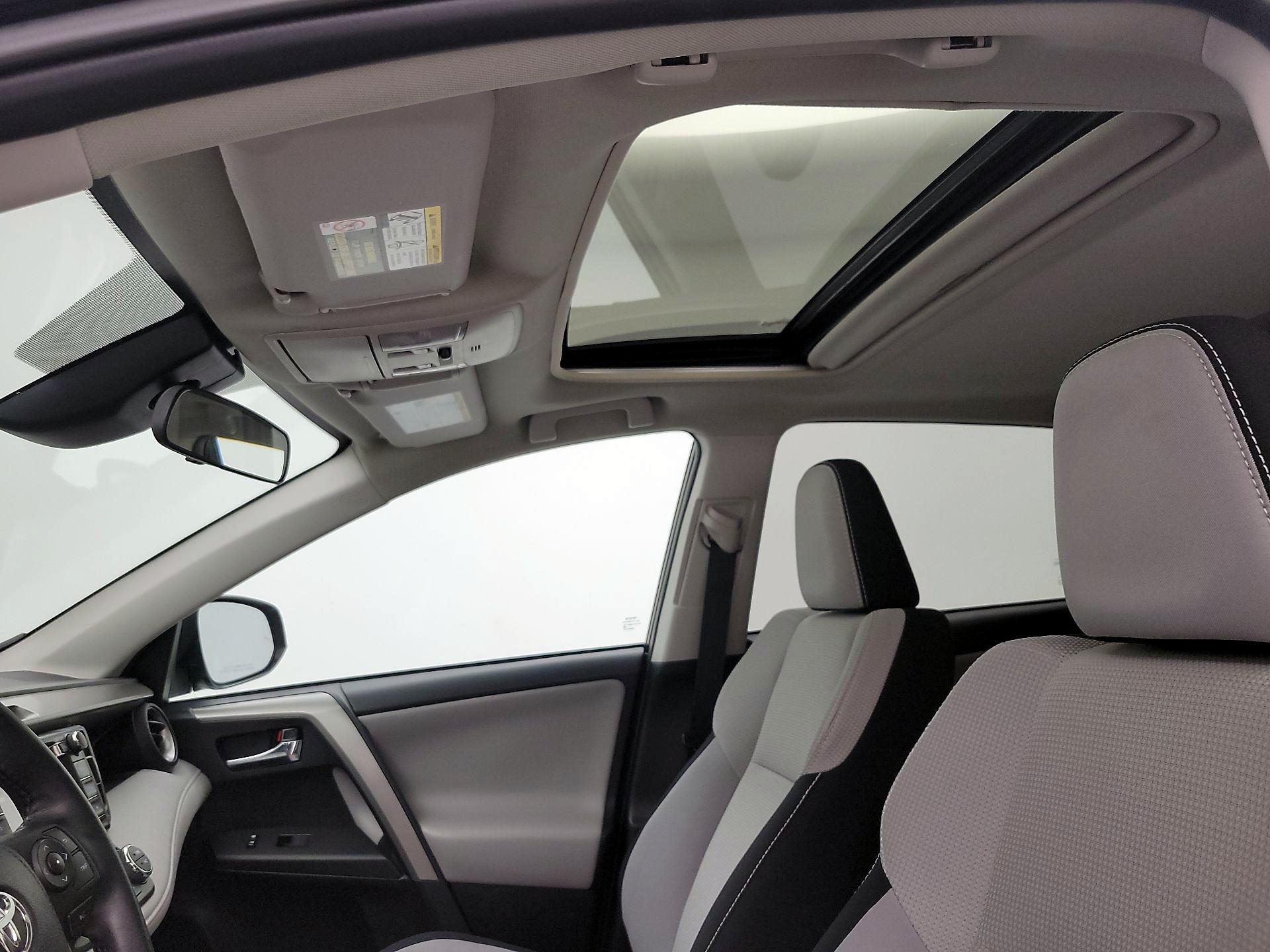 Thumbnail: 2018 Toyota RAV4 - 19