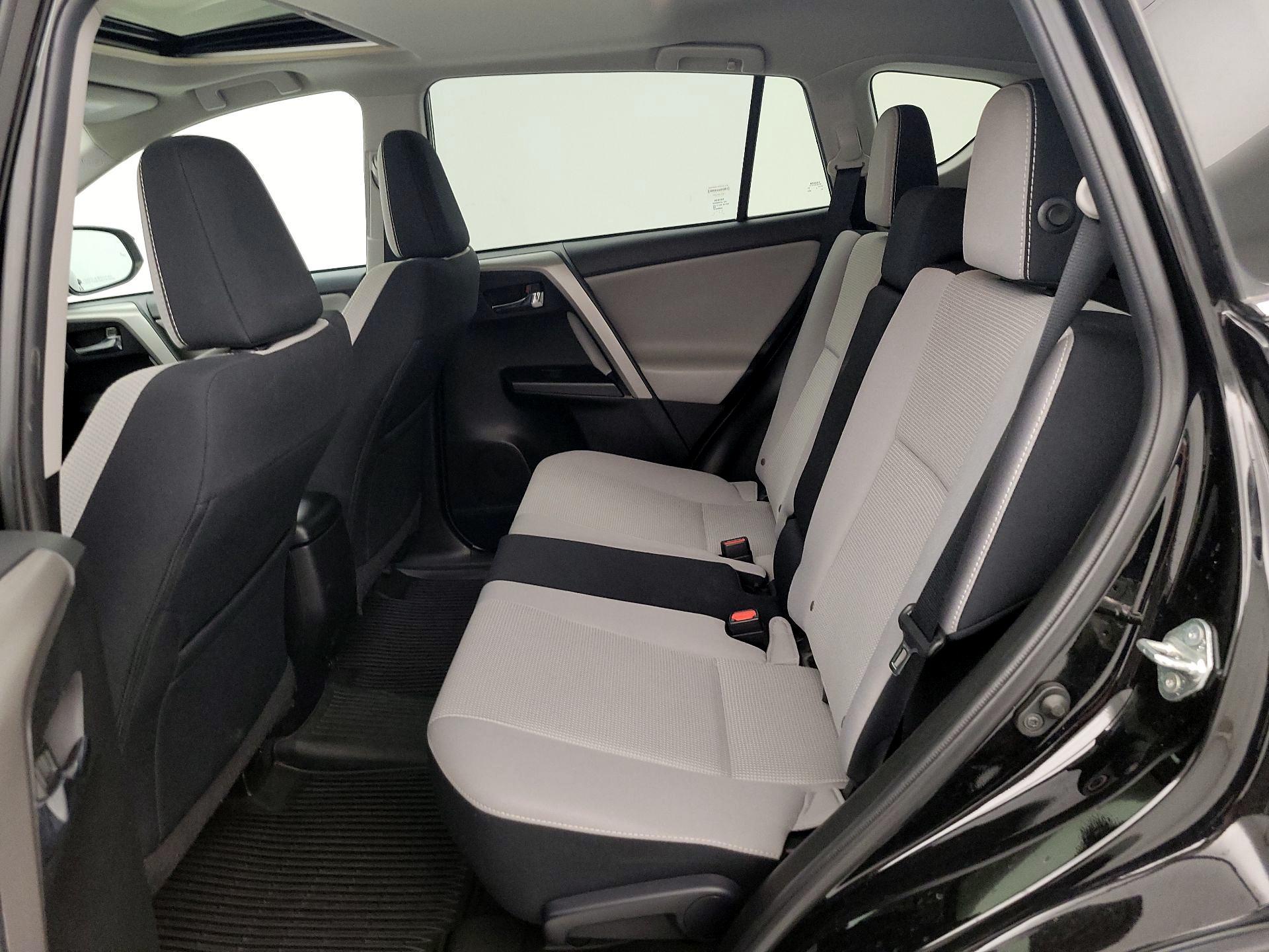 Thumbnail: 2018 Toyota RAV4 - 20