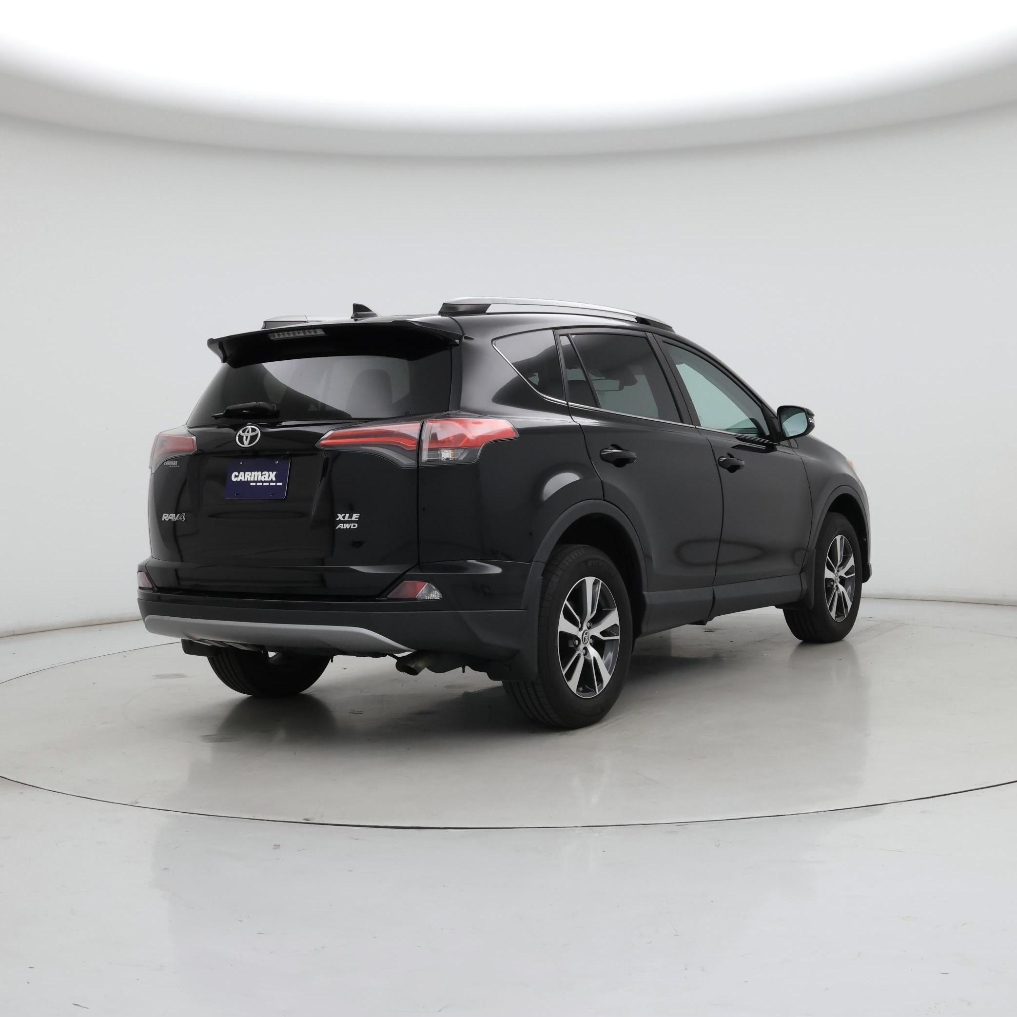 Thumbnail: 2018 Toyota RAV4 - 8