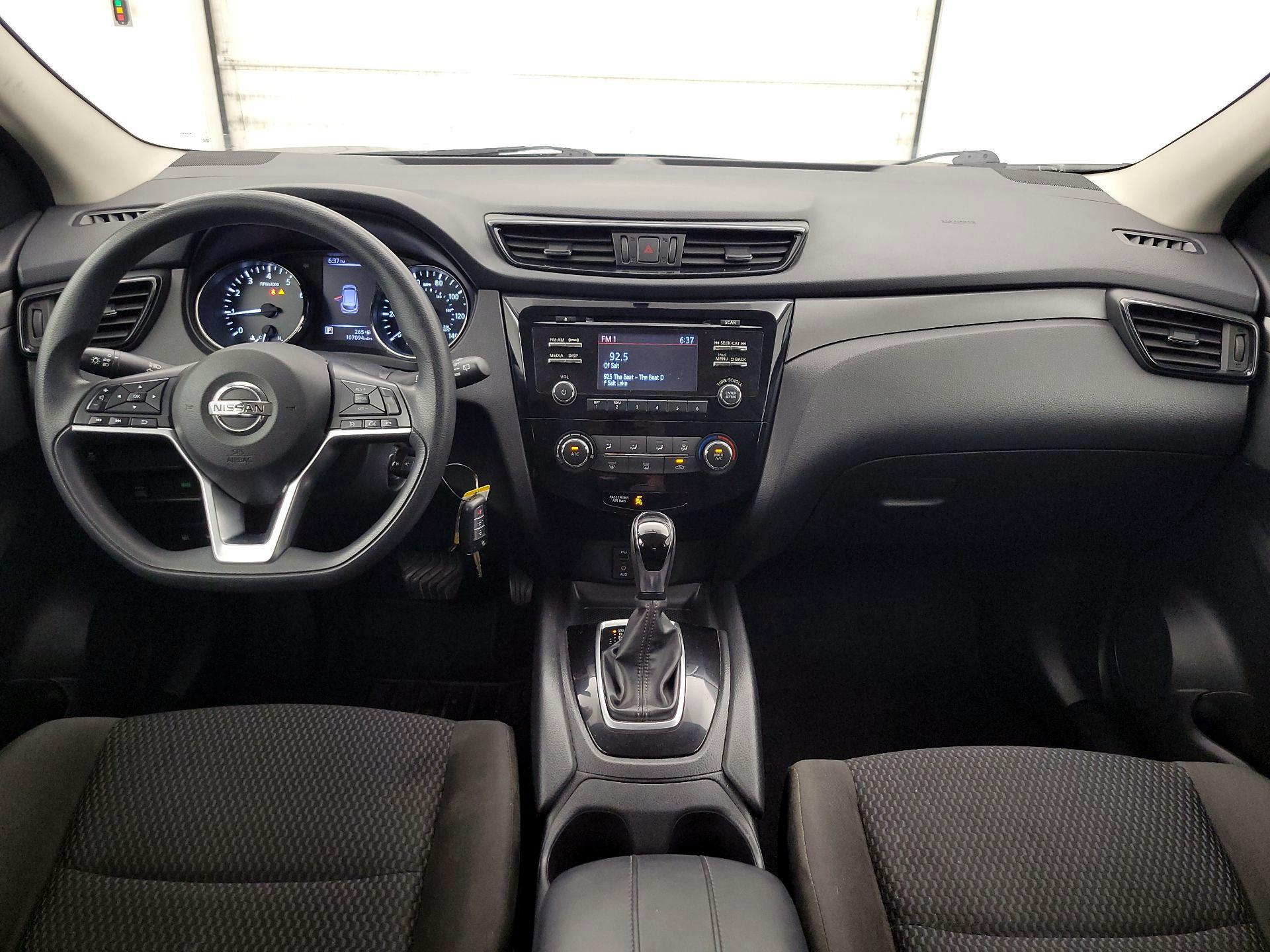 Thumbnail: 2017 Nissan Rogue Sport - 9