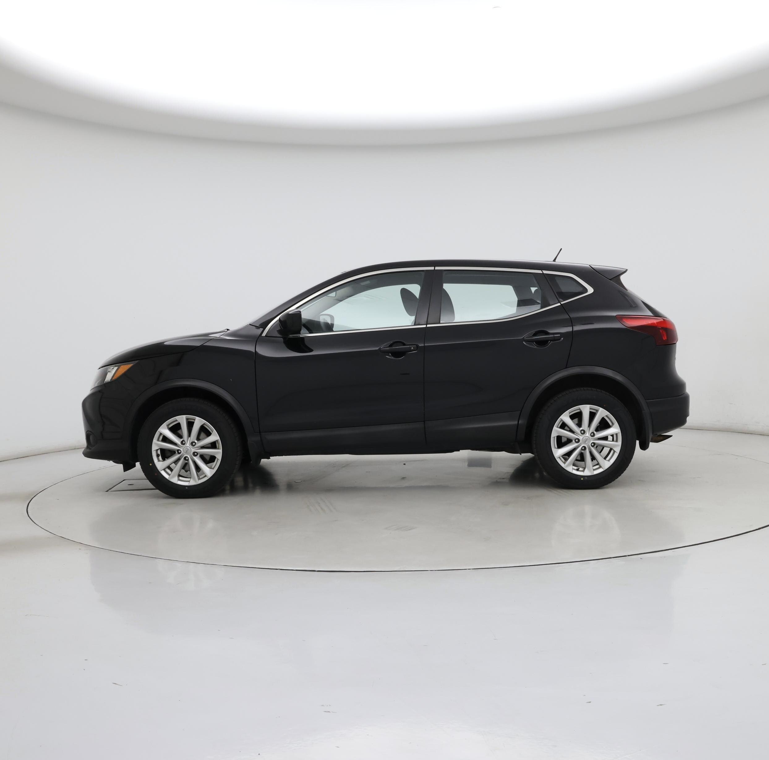 Thumbnail: 2017 Nissan Rogue Sport - 3