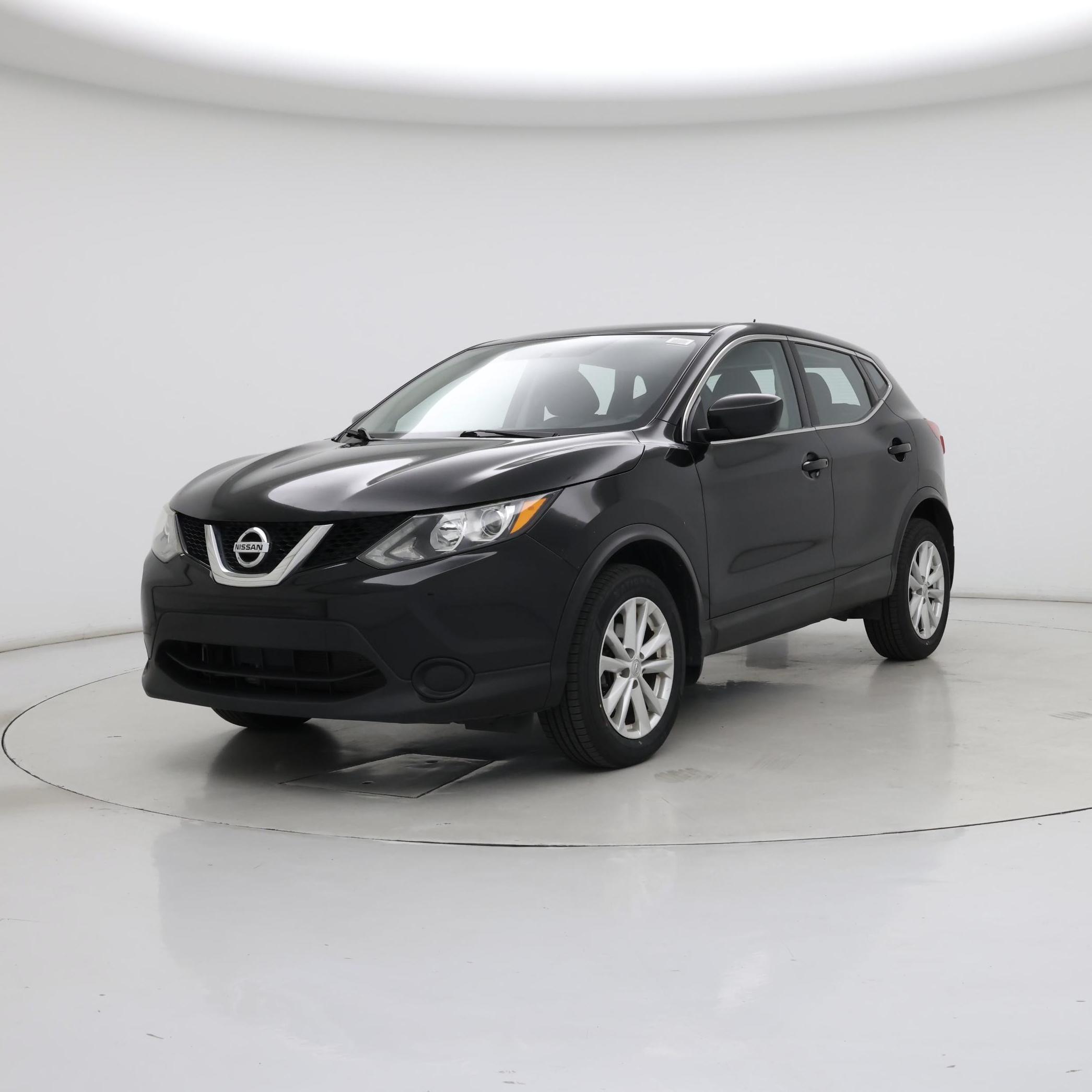 Thumbnail: 2017 Nissan Rogue Sport - 4