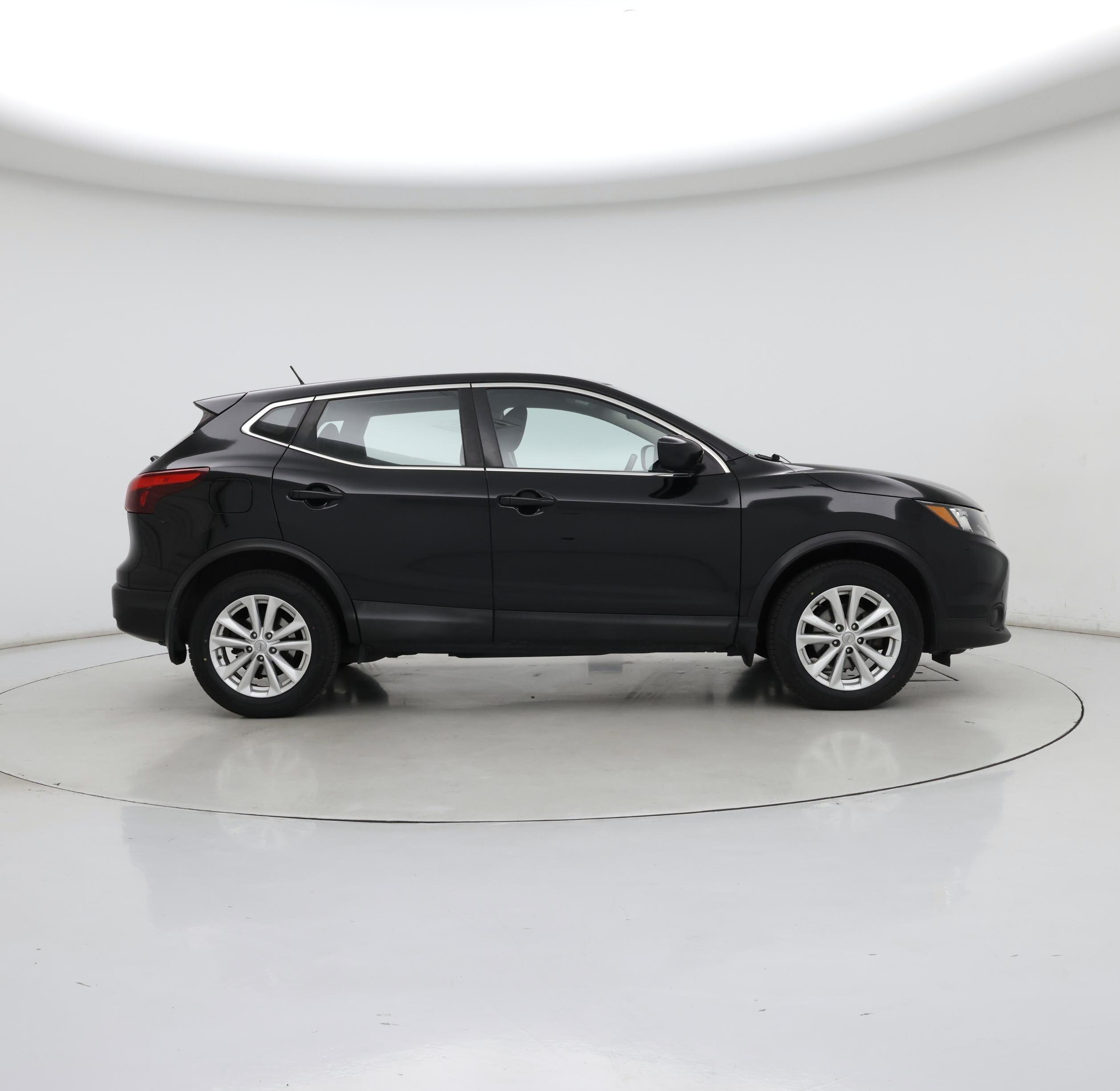 Thumbnail: 2017 Nissan Rogue Sport - 7