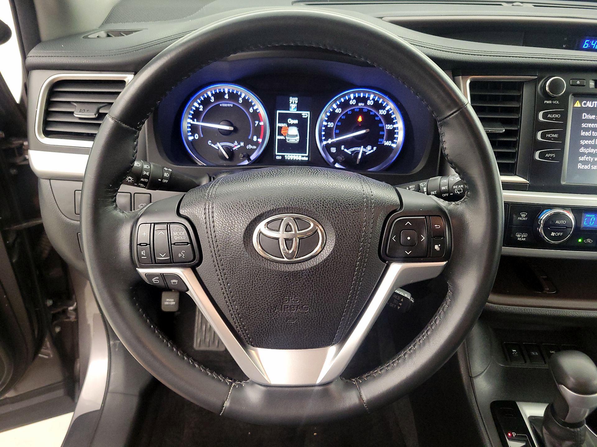 Thumbnail: 2015 Toyota Highlander - 10