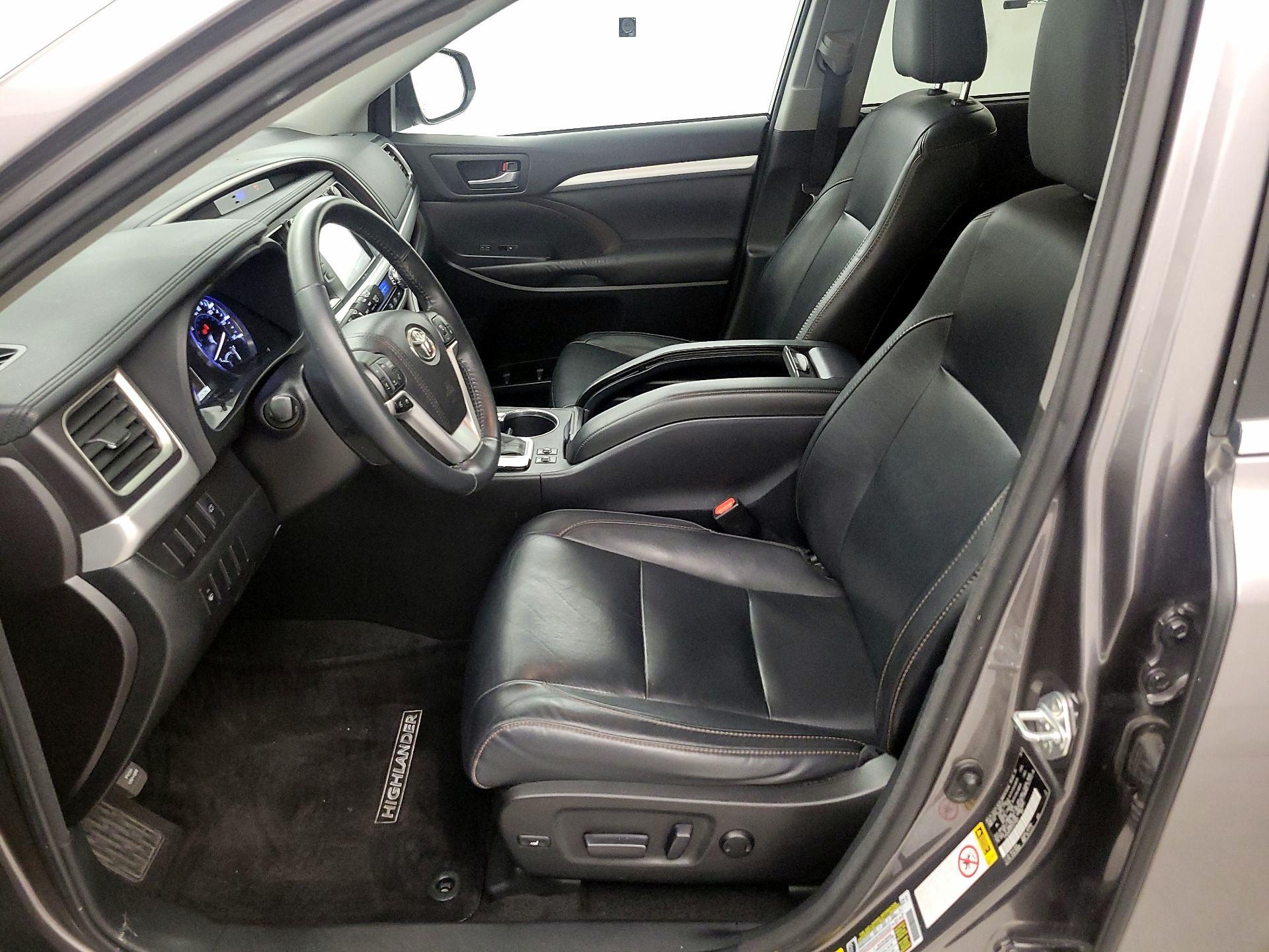 Thumbnail: 2015 Toyota Highlander - 11