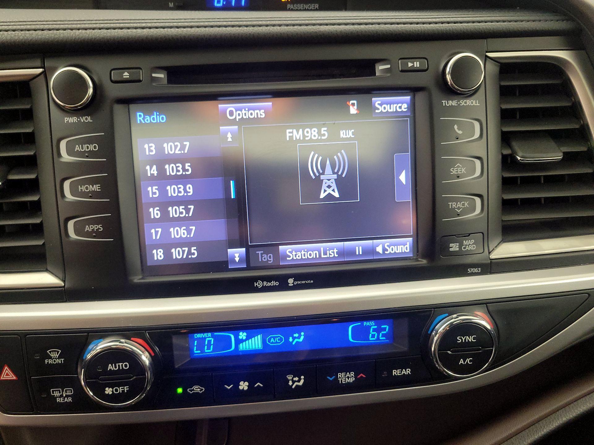 Thumbnail: 2015 Toyota Highlander - 15