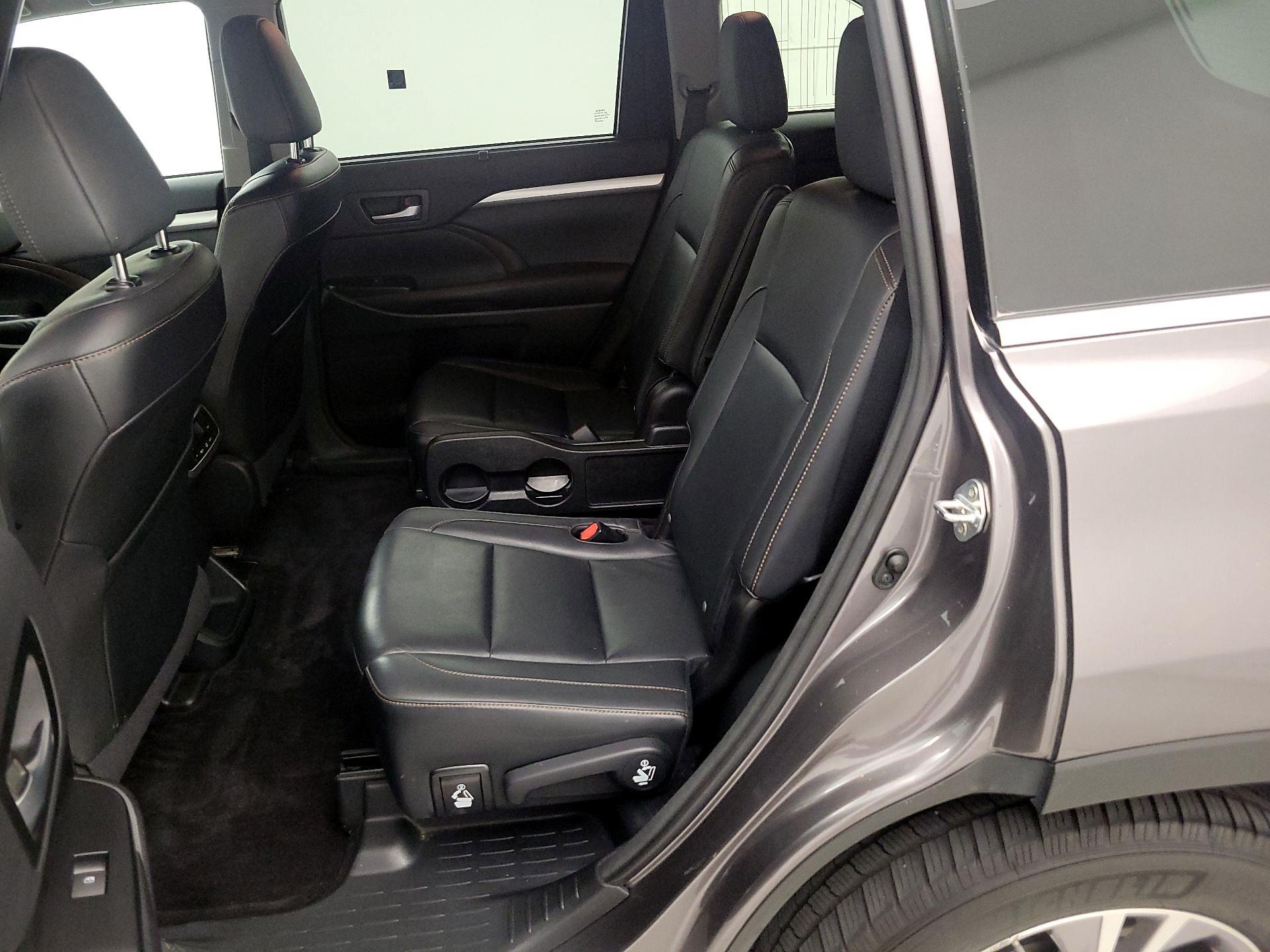 Thumbnail: 2015 Toyota Highlander - 20