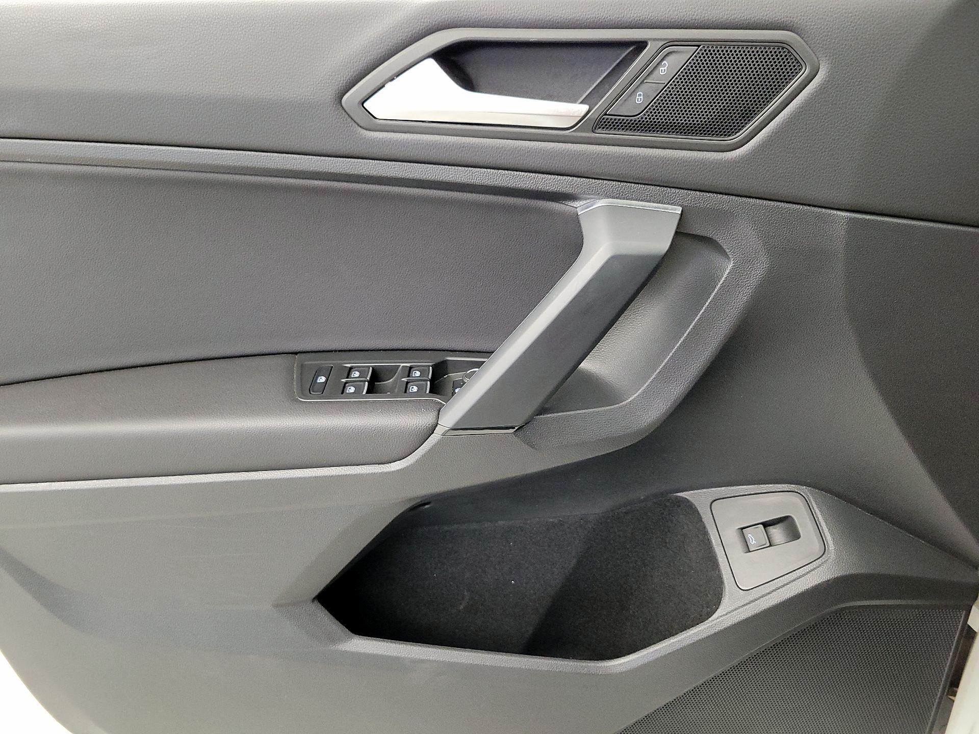 Thumbnail: 2019 Volkswagen Tiguan - 12