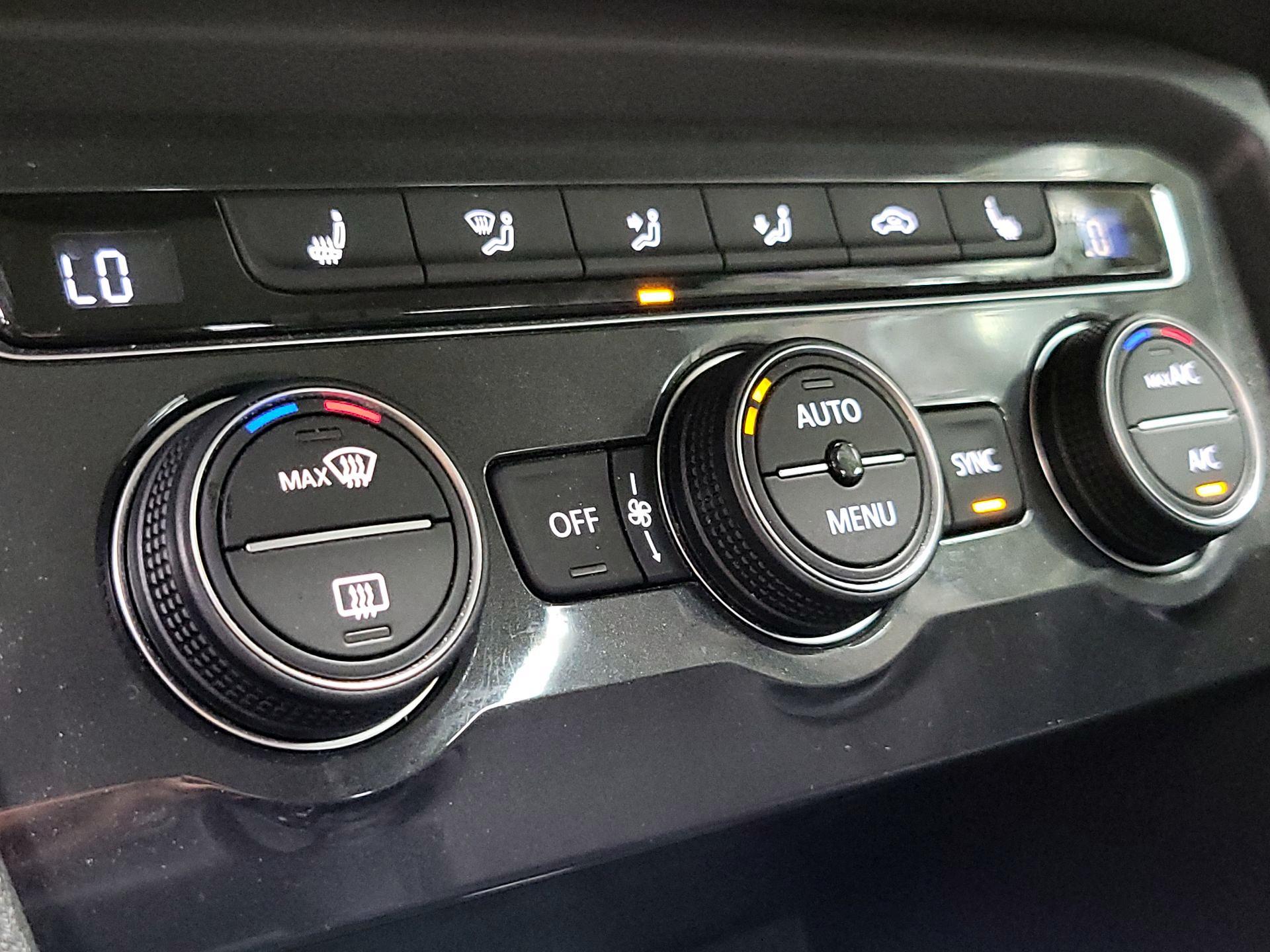 Thumbnail: 2019 Volkswagen Tiguan - 16