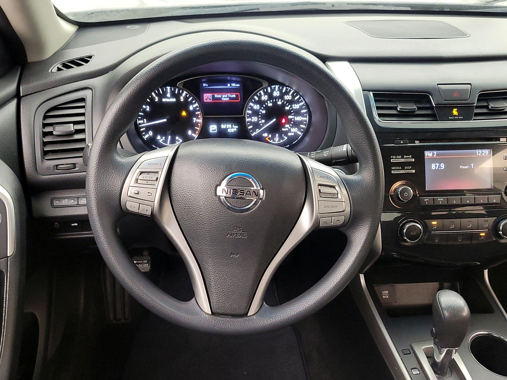 Thumbnail: 2015 Nissan Altima - 10