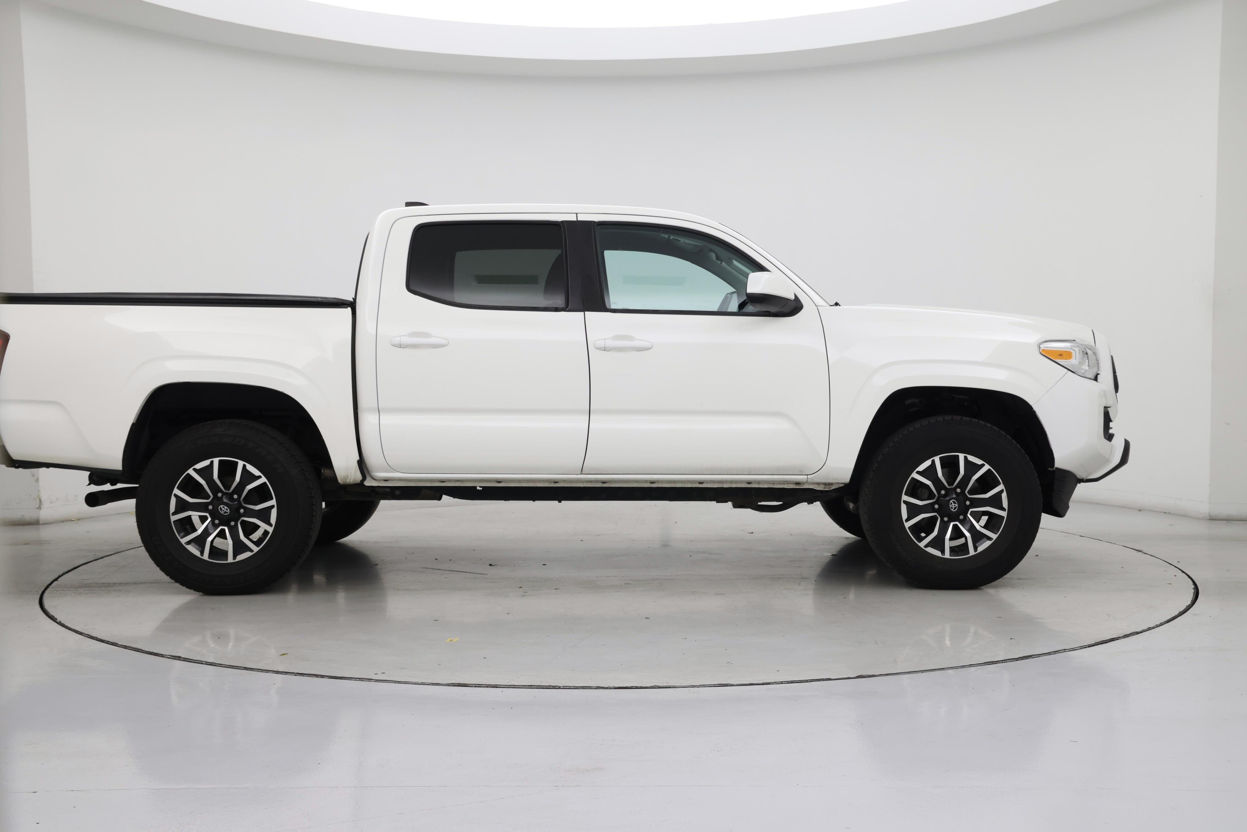 Thumbnail: 2021 Toyota Tacoma - 7