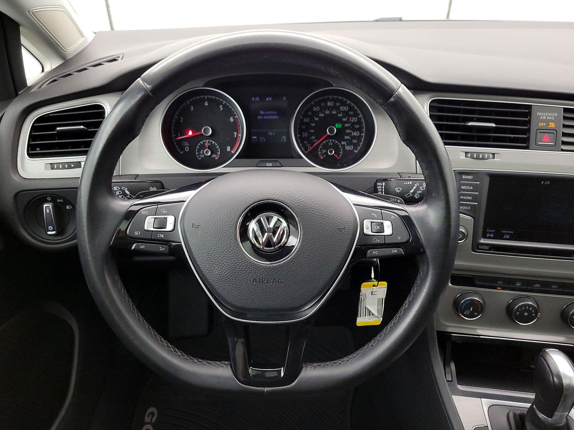 Thumbnail: 2016 Volkswagen Golf - 10