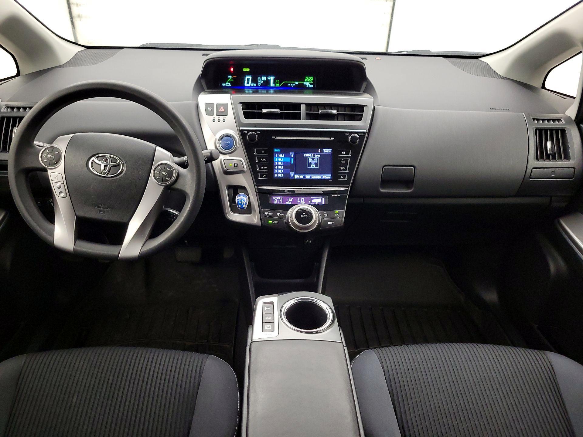 Thumbnail: 2015 Toyota Prius v - 9